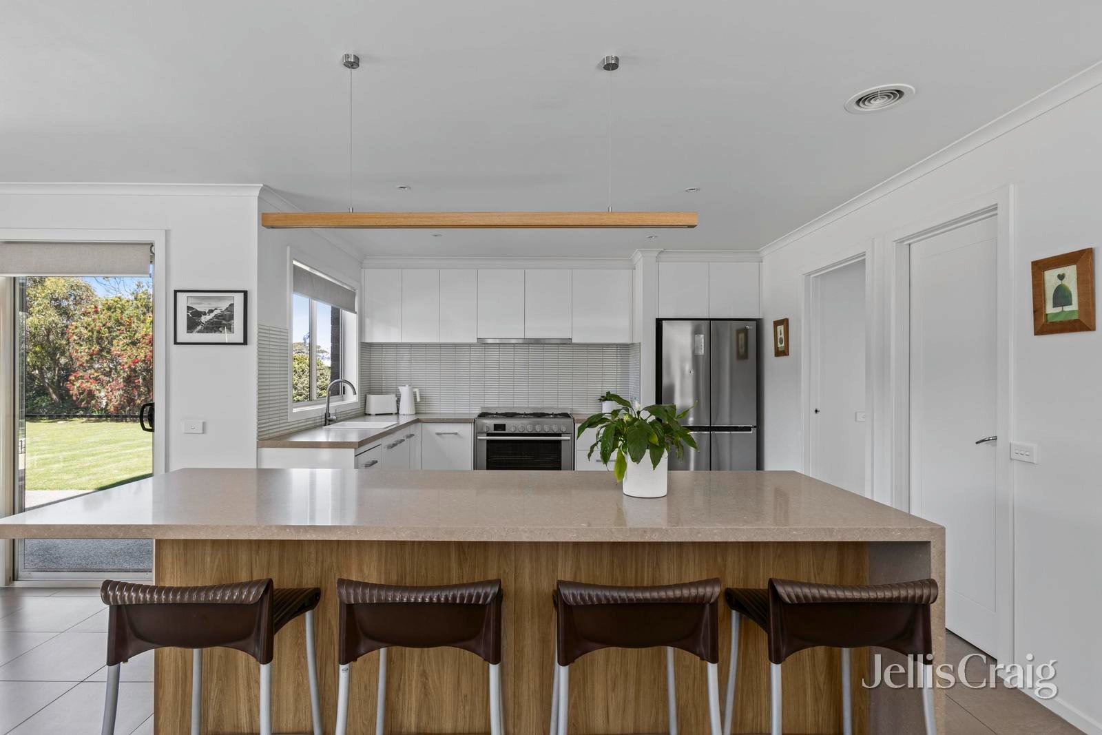 7 Derek Court, Ocean Grove image 2