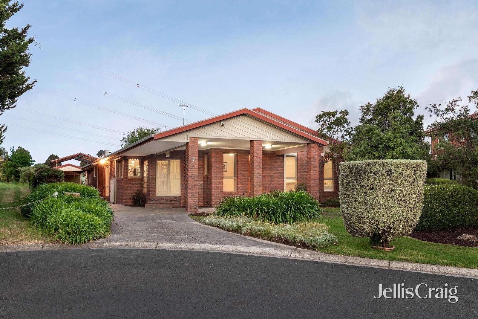 7 Dover Court, Diamond&nbsp;Creek image 1