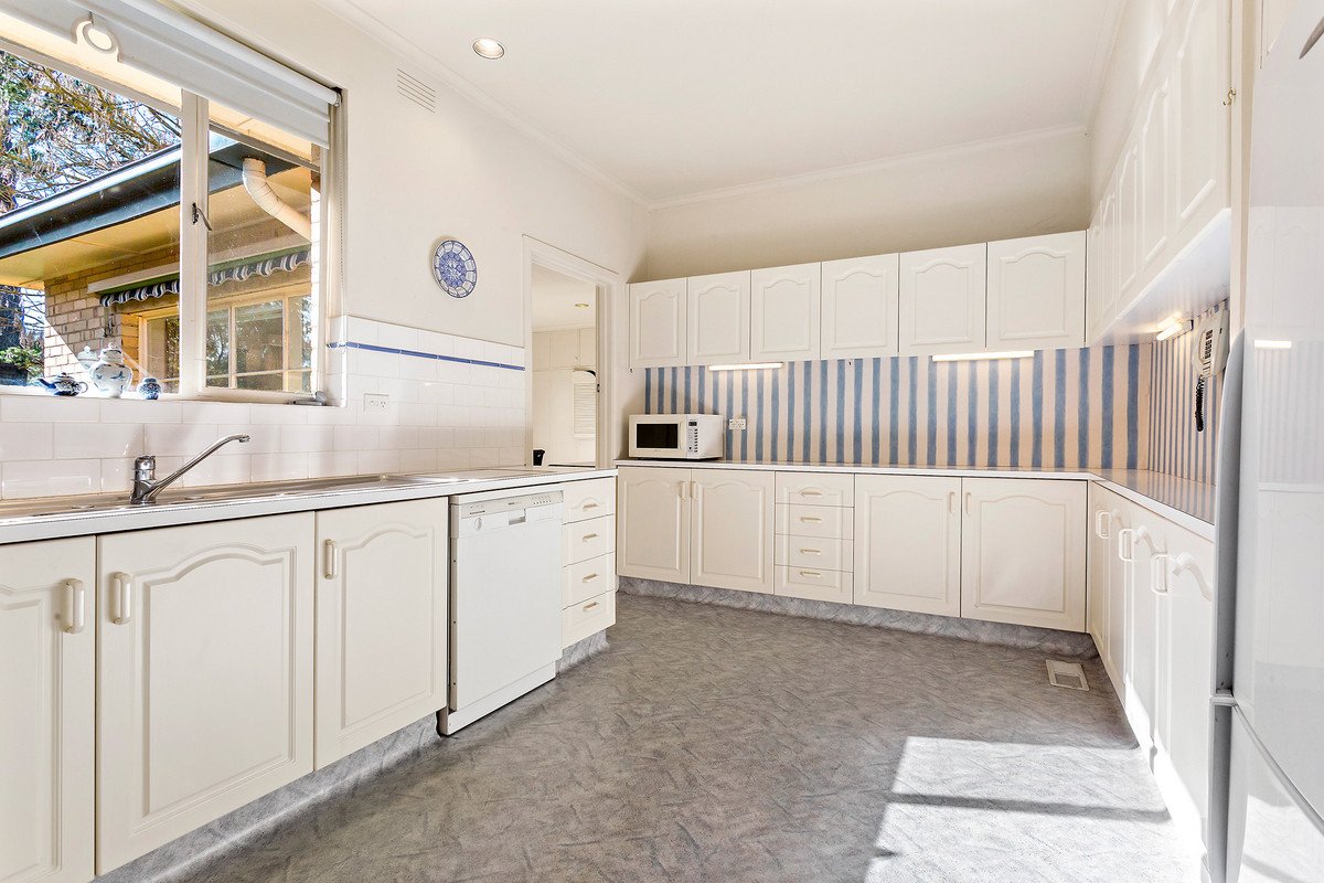 7 Dunstan Street, Balwyn North image 6