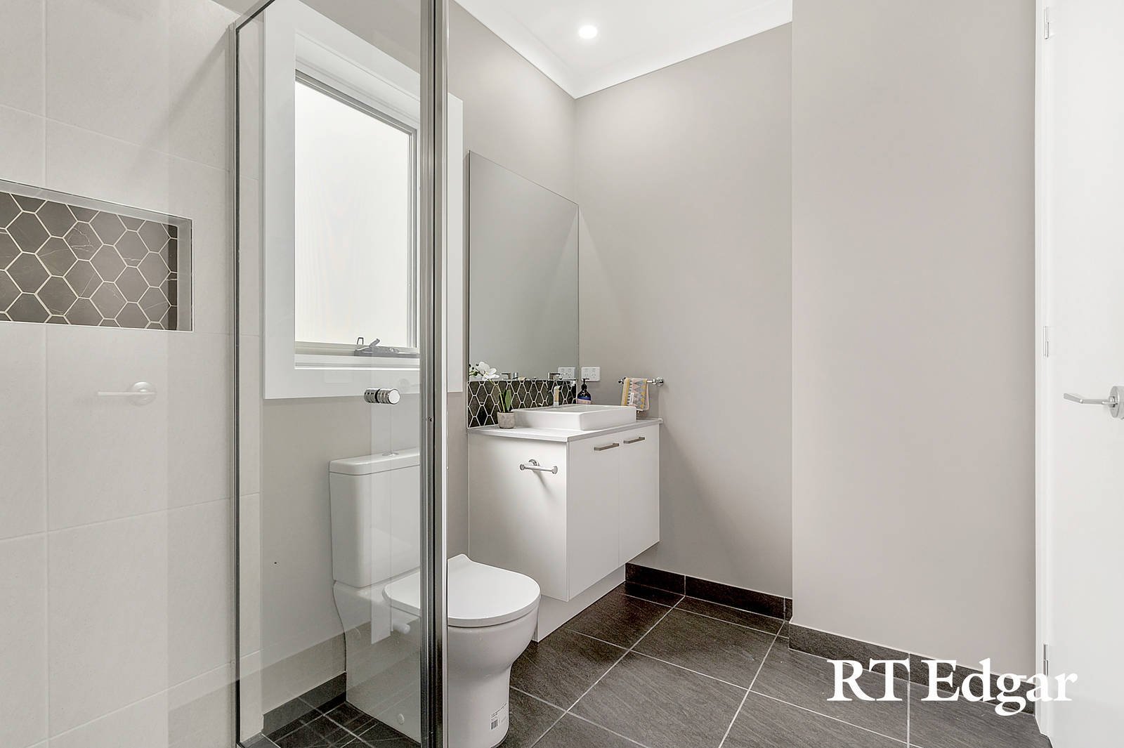 Property Gallery Thumbnail 9