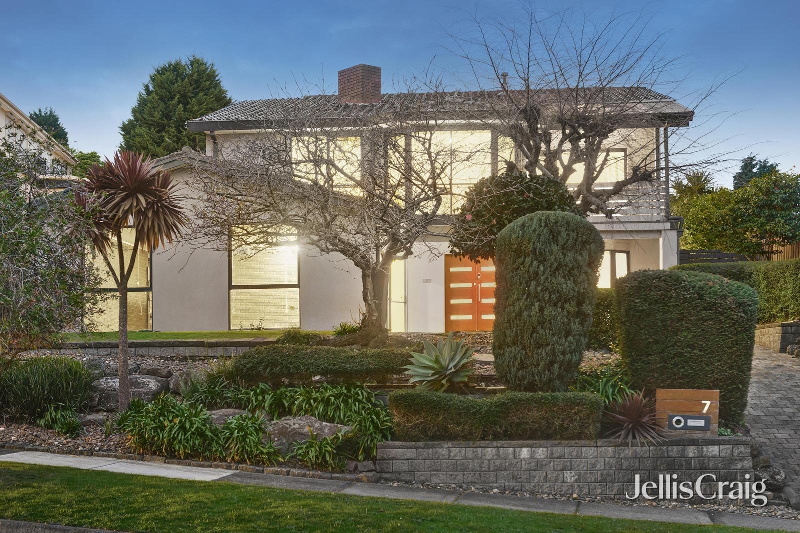 7 Erskine Crescent, Wheelers Hill image 1