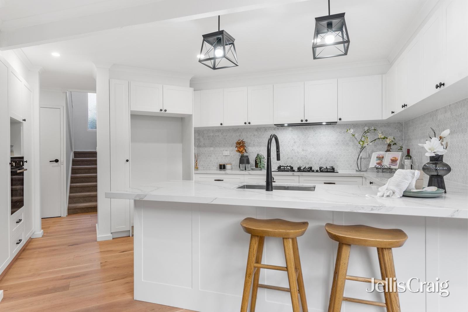 7 Erskine Crescent, Wheelers Hill image 3