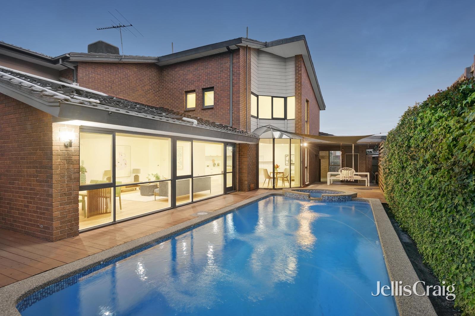 7 Erskine Crescent, Wheelers Hill image 12