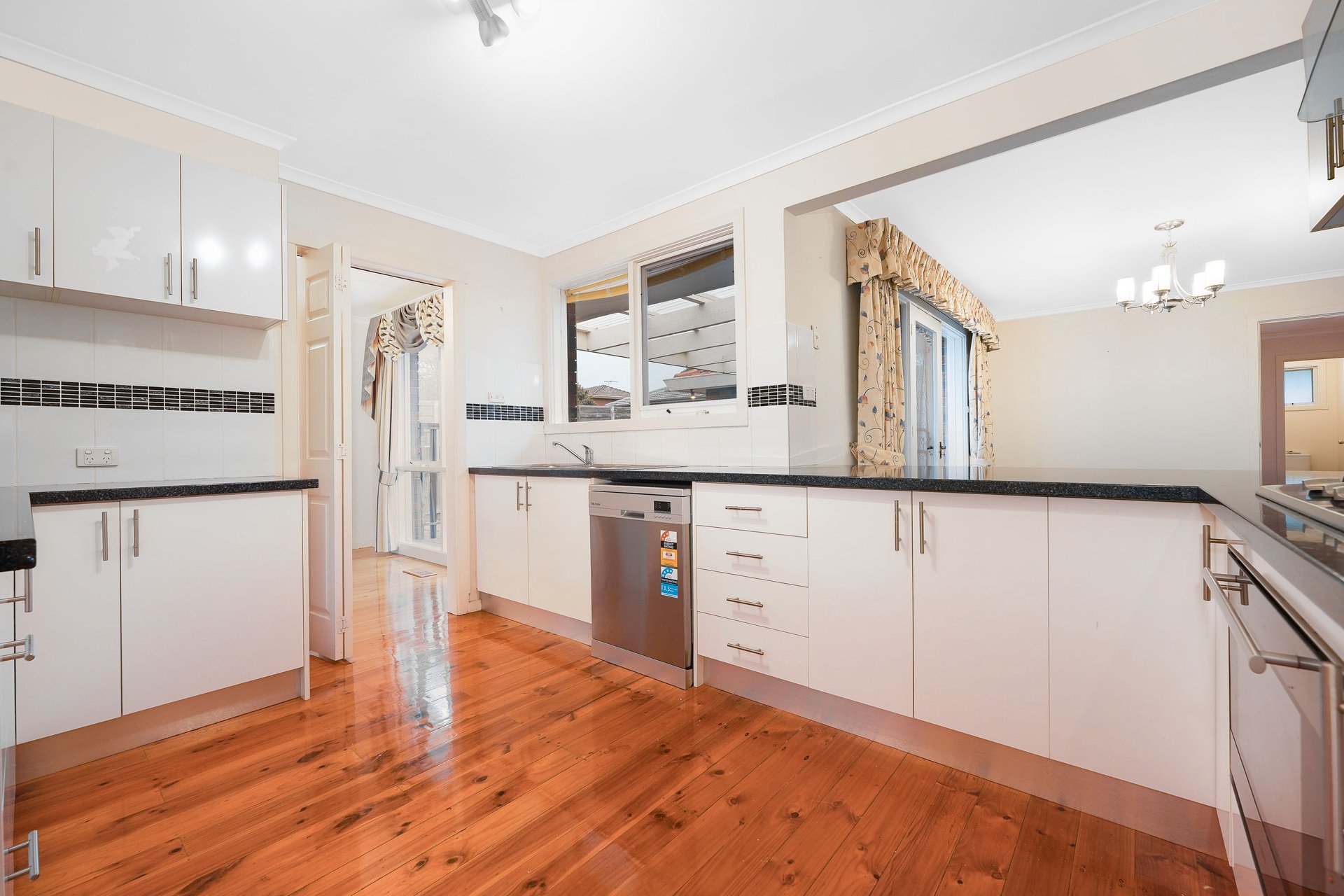 7 Gainsborough Avenue, Wheelers Hill image 3