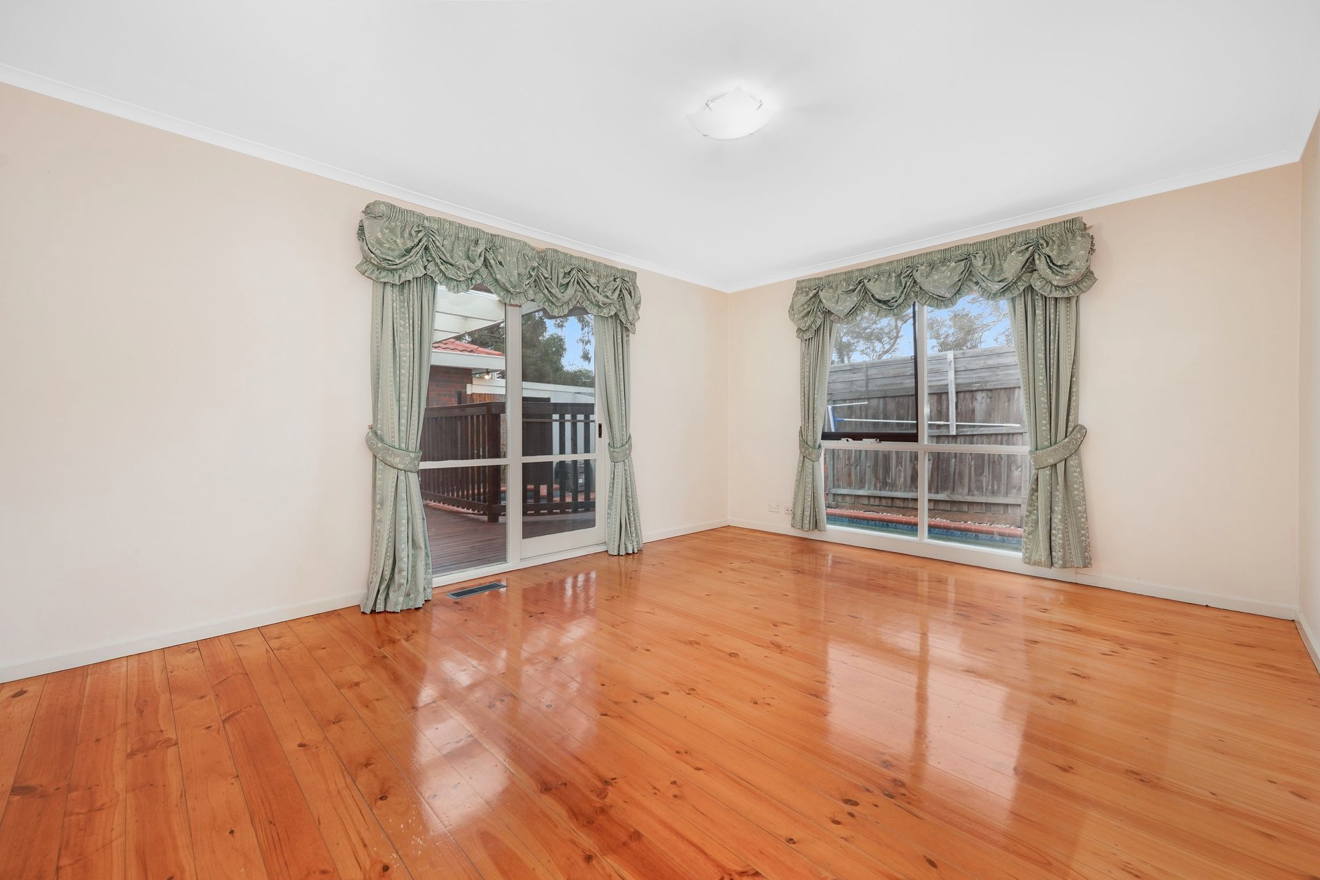 7 Gainsborough Avenue, Wheelers Hill image 5