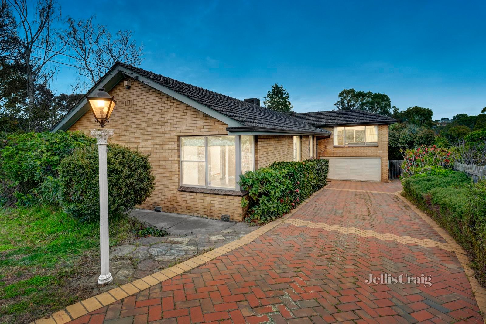 7 Glendowan Road, Mount Waverley image 1