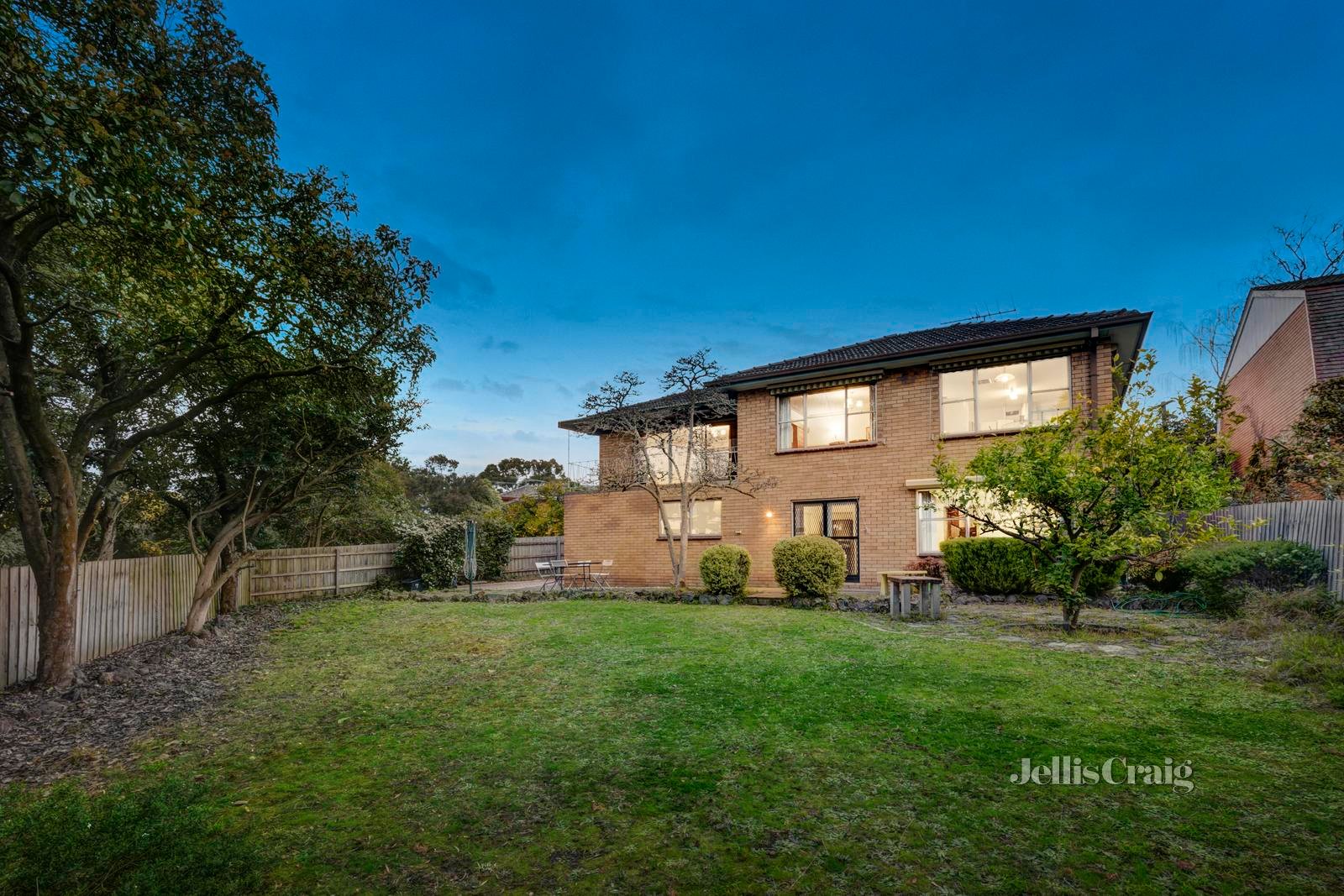 7 Glendowan Road, Mount Waverley image 10