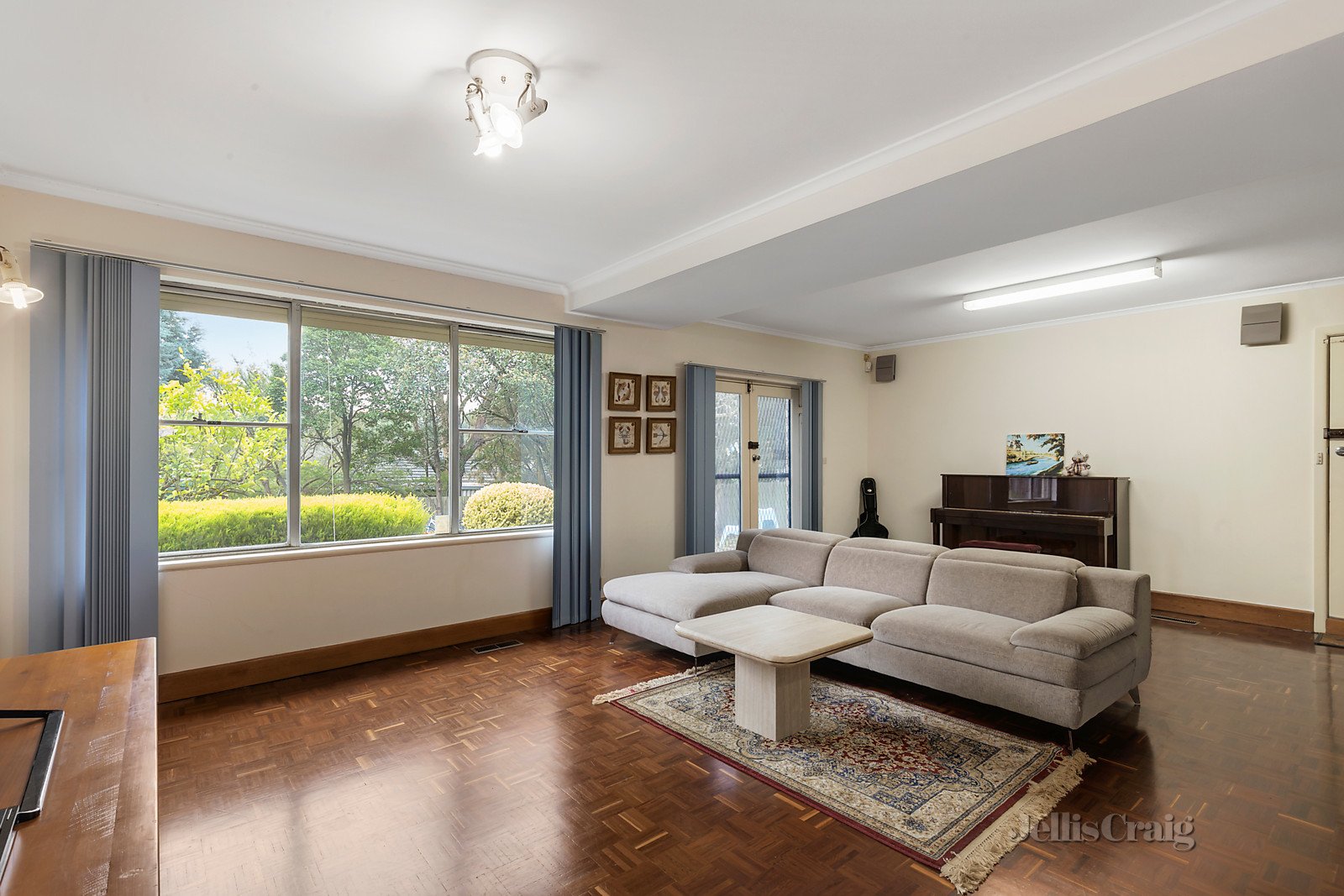 7 Glendowan Road, Mount Waverley image 2