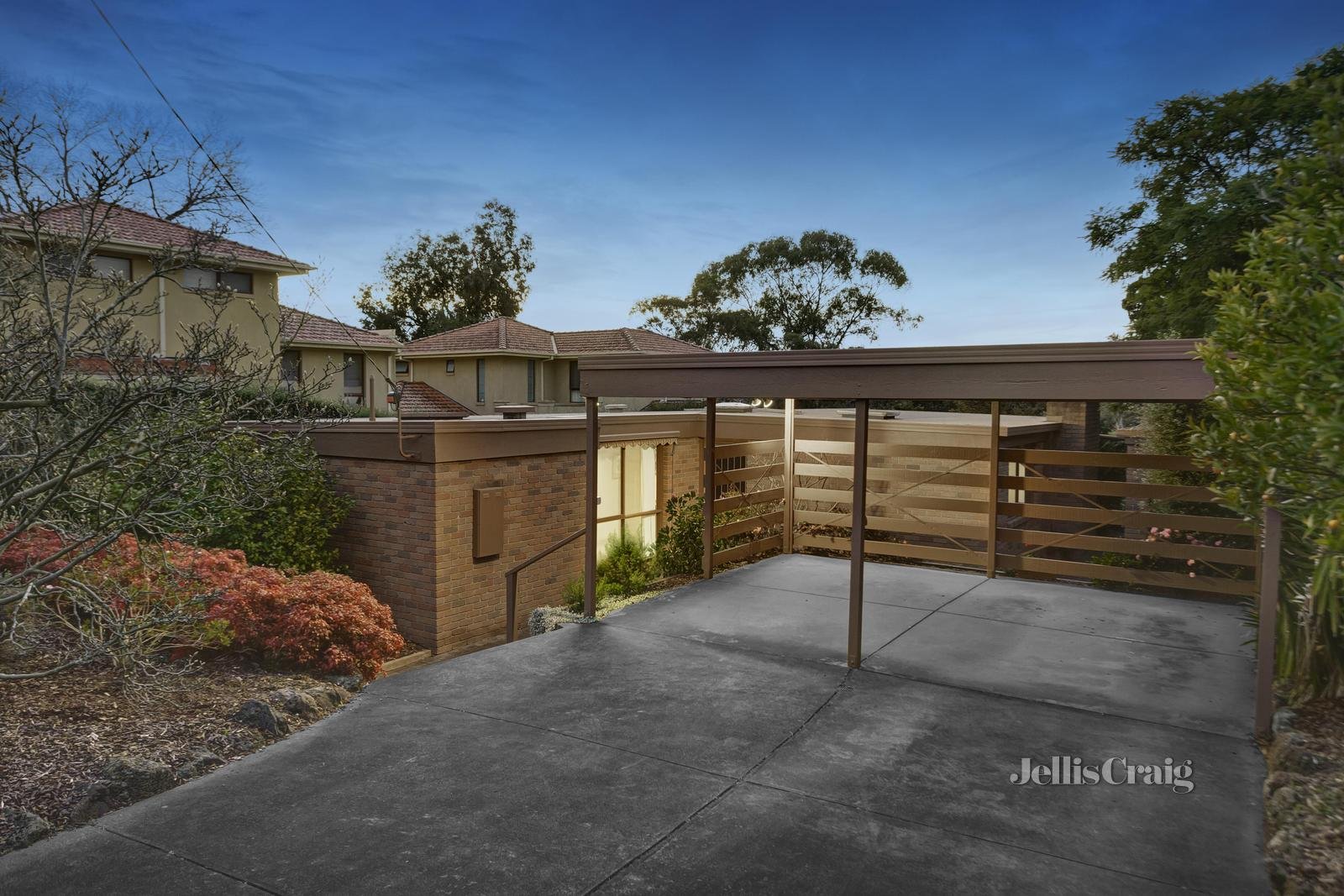 7 Glenview Court, Glen Waverley image 2