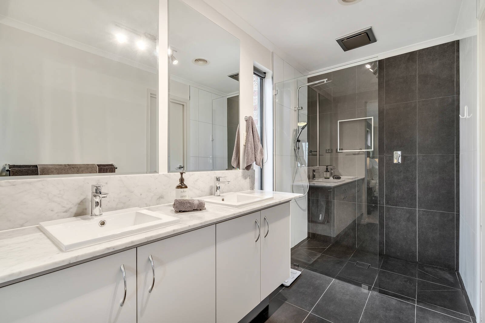 Property Gallery Thumbnail 13
