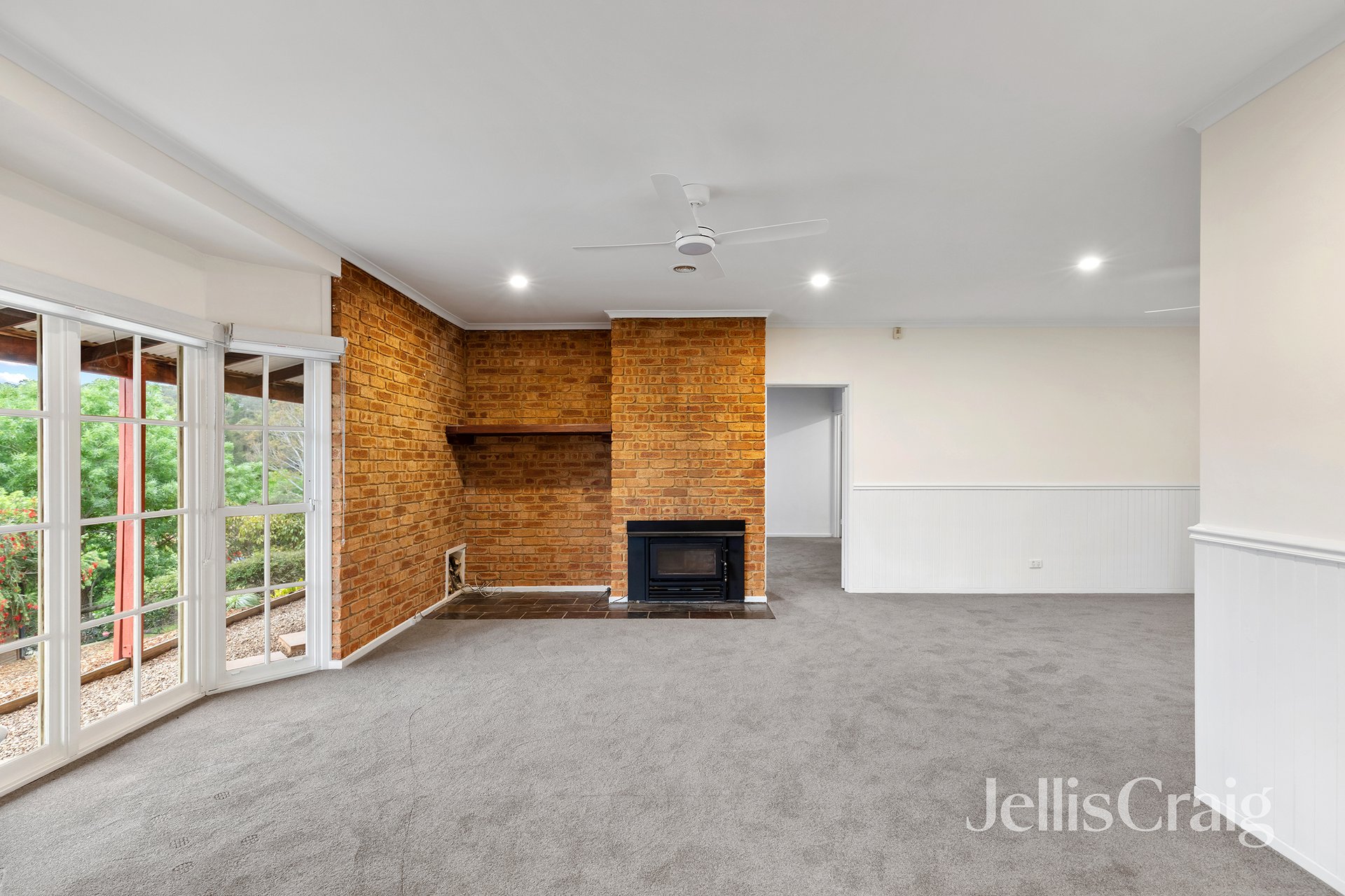 7 Hawkhurst Court, Eltham image 3