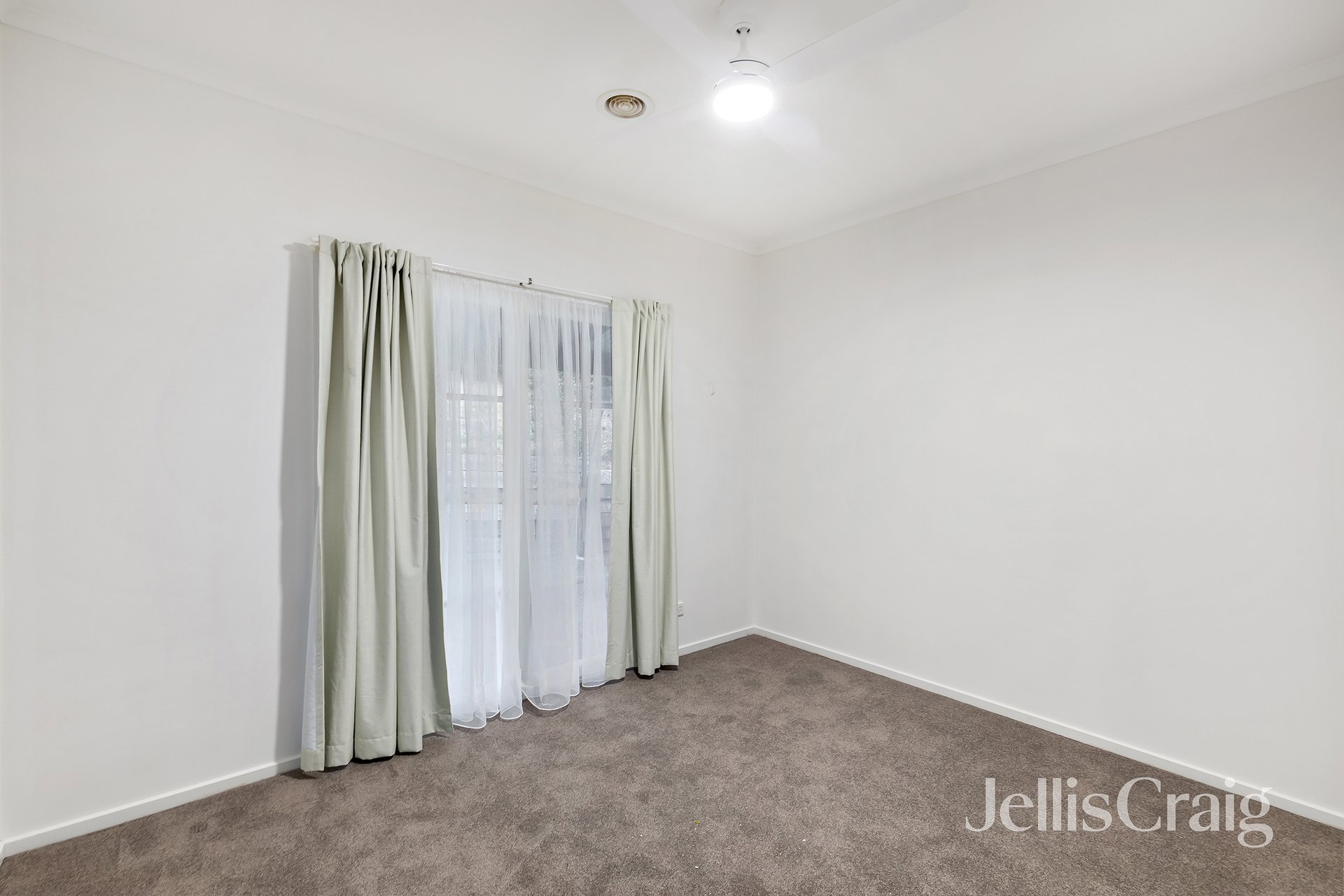 7 Hawkhurst Court, Eltham image 7