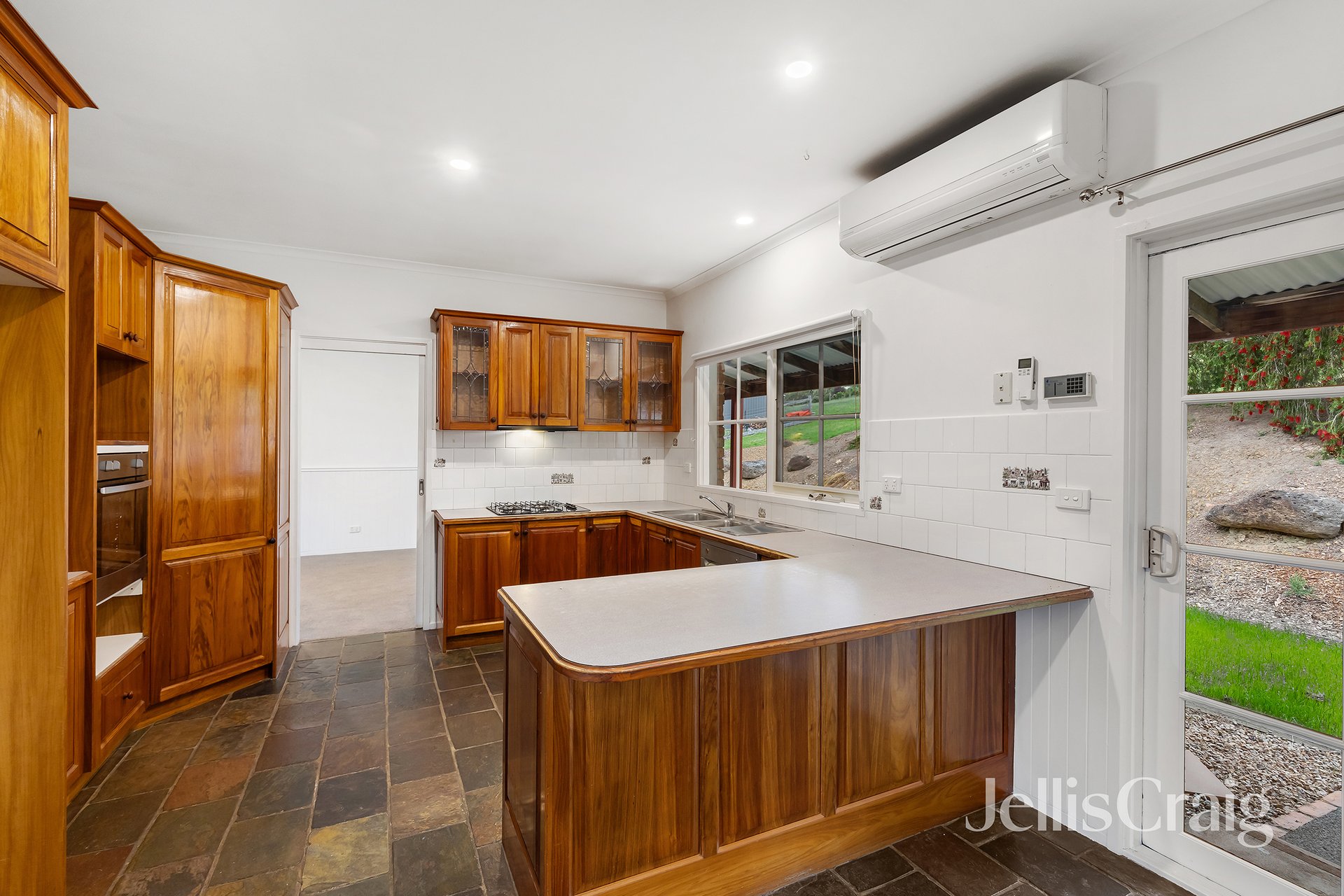 7 Hawkhurst Court, Eltham image 10