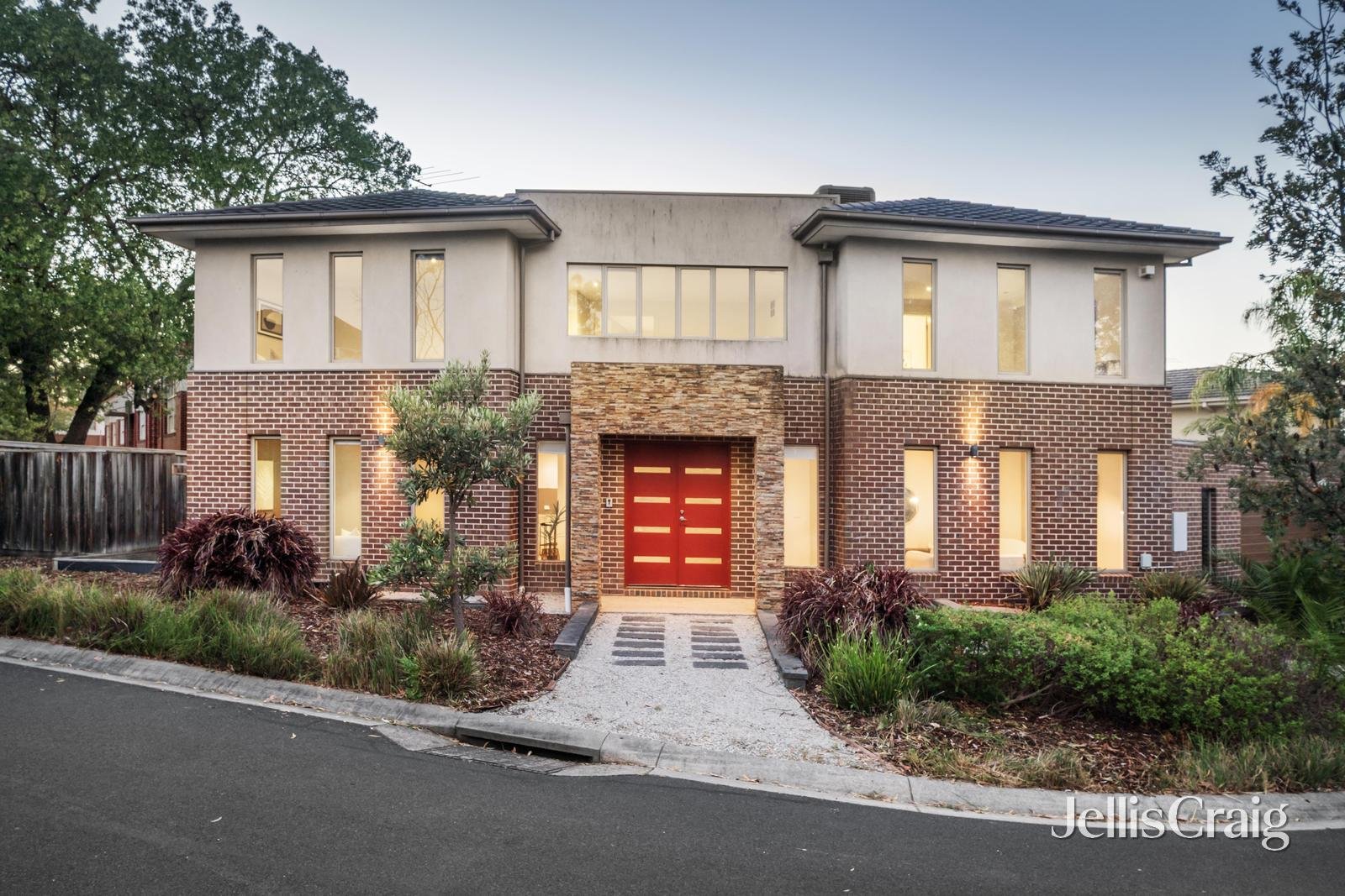 7 Heritage Court, Macleod image 1