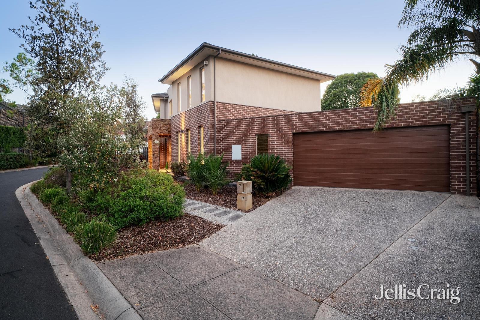 7 Heritage Court, Macleod image 1