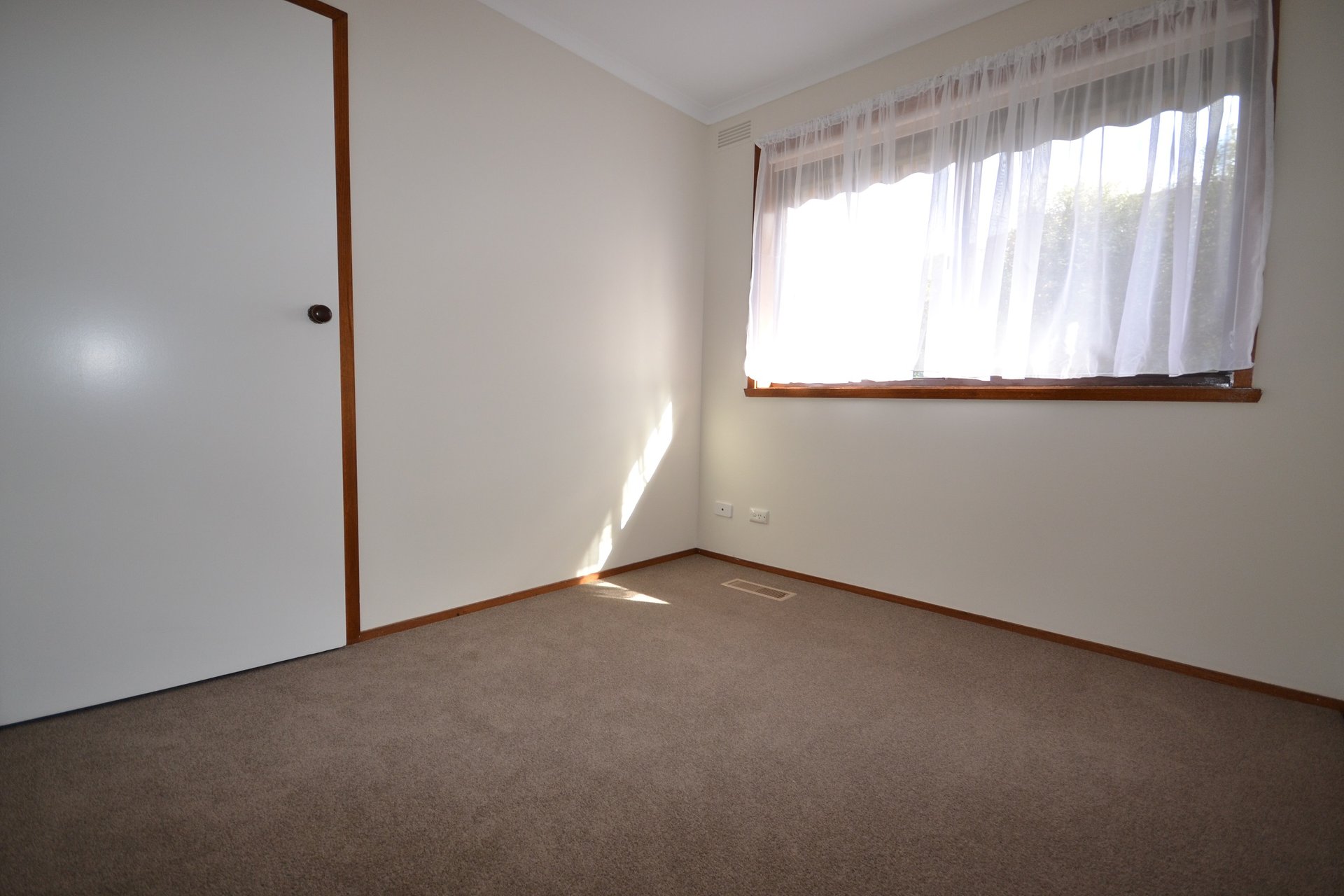 7 Highland Avenue, Croydon image 9