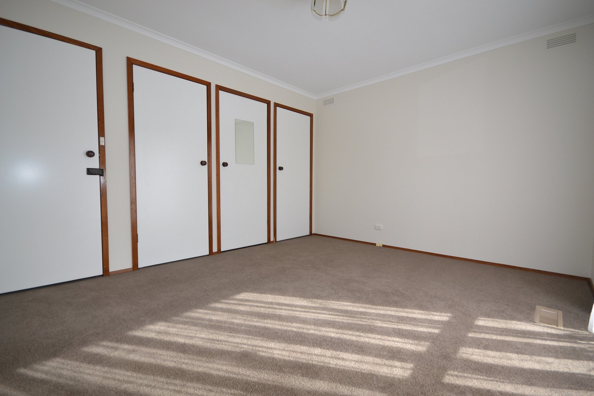 7 Highland Avenue, Croydon image 6