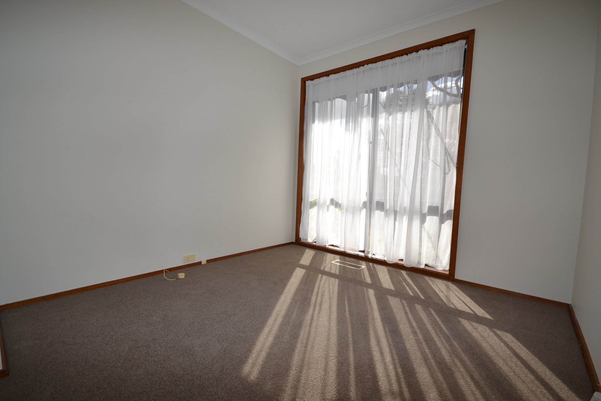 7 Highland Avenue, Croydon image 10