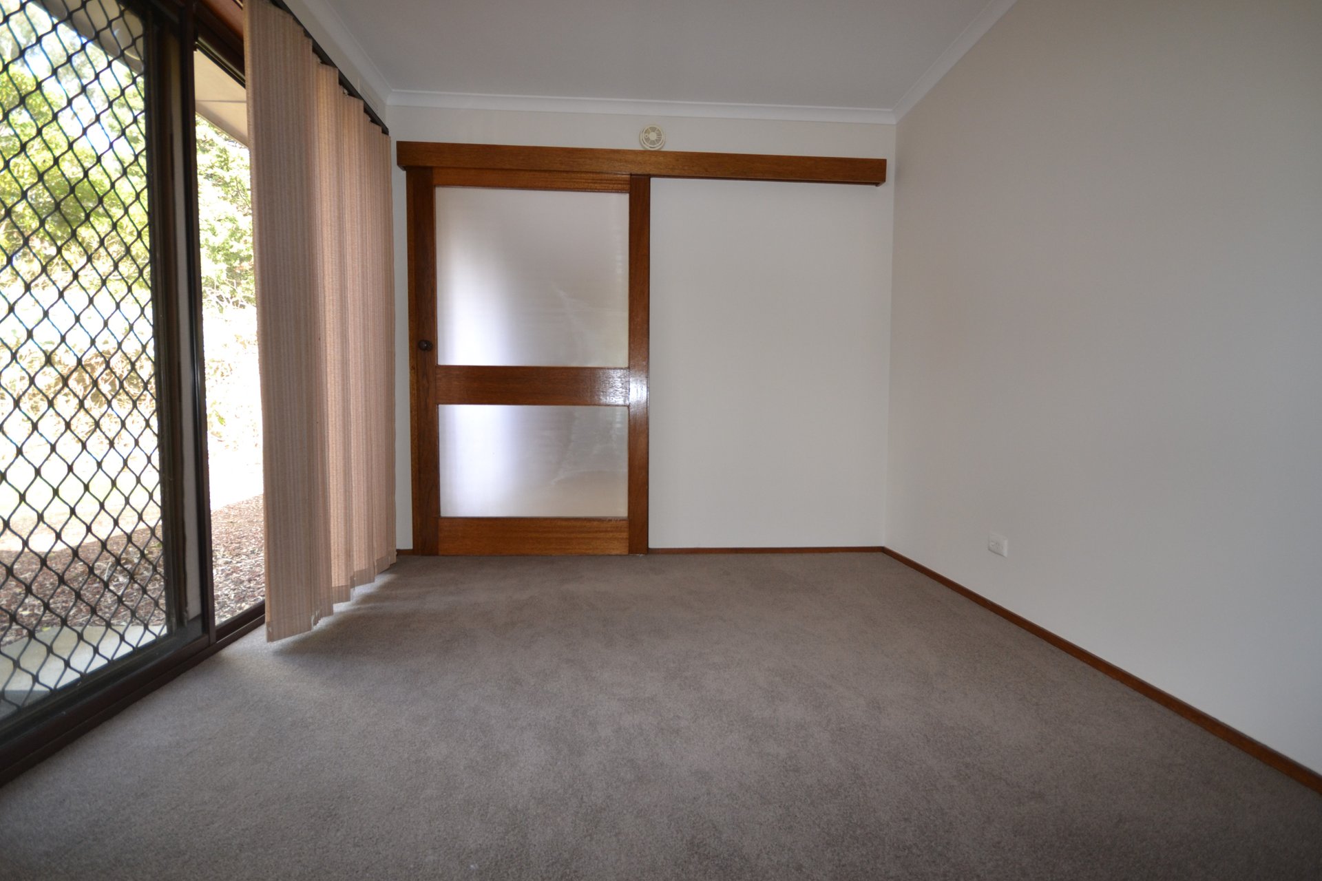 7 Highland Avenue, Croydon image 11
