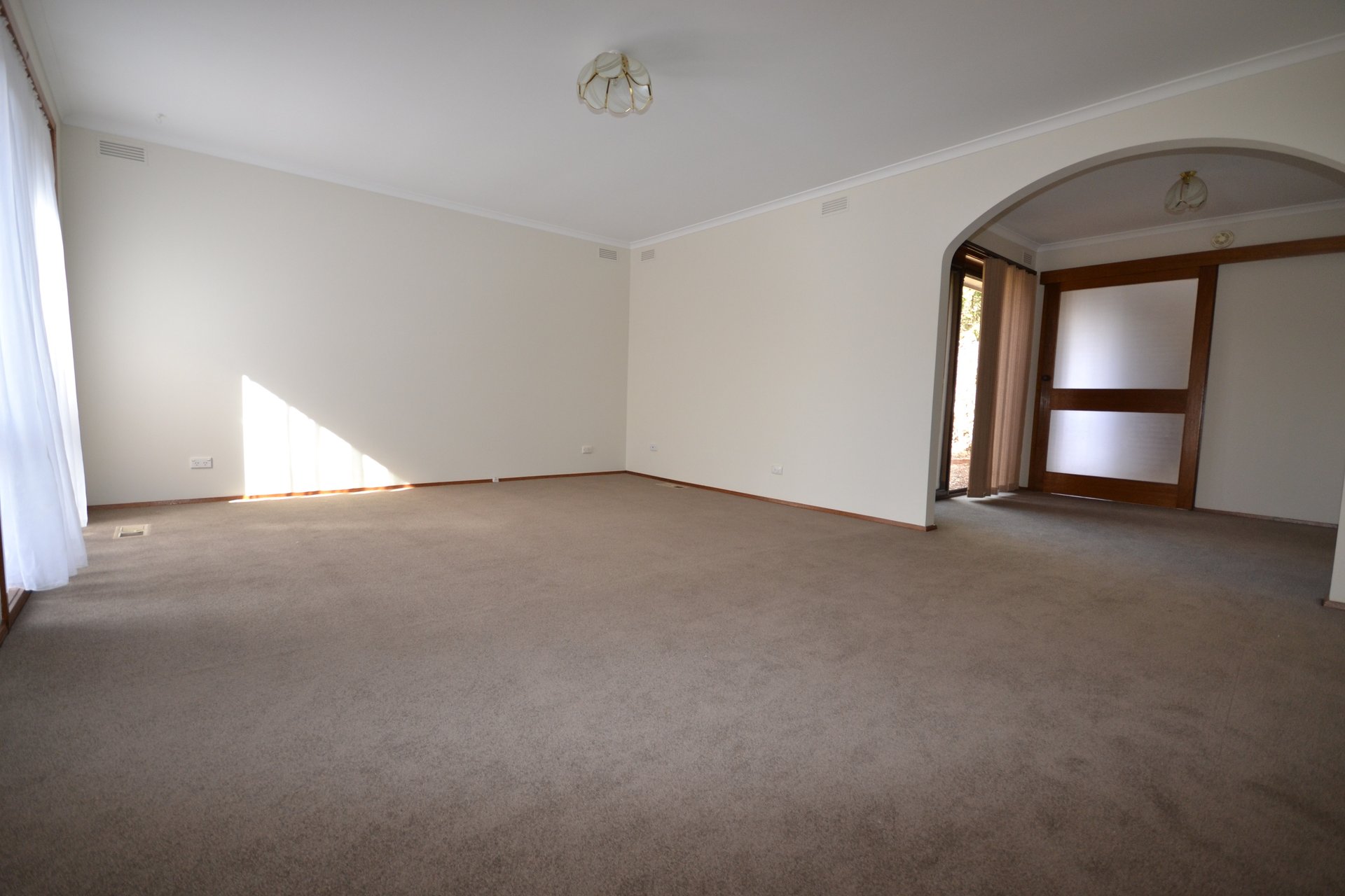 7 Highland Avenue, Croydon image 2