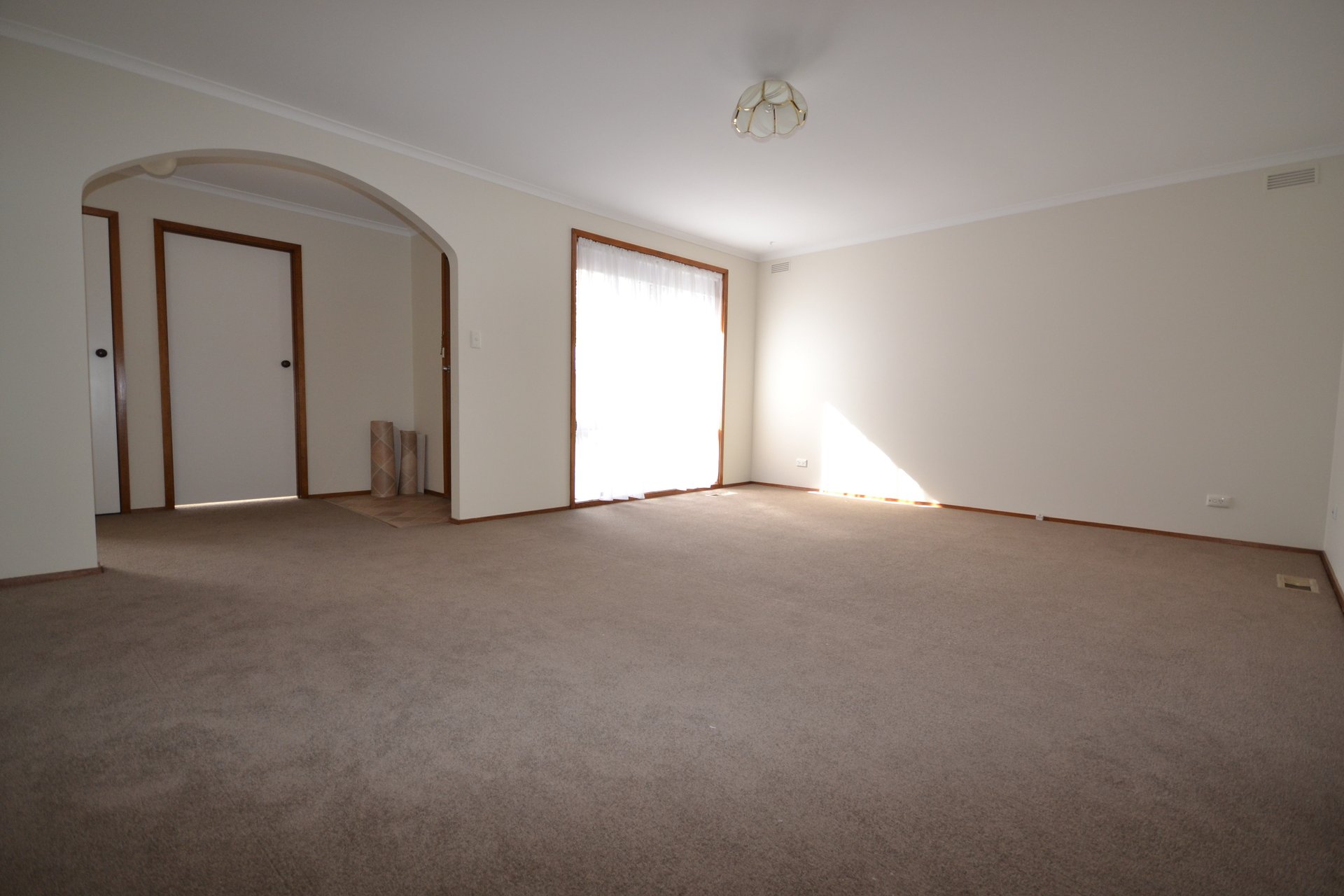 7 Highland Avenue, Croydon image 4