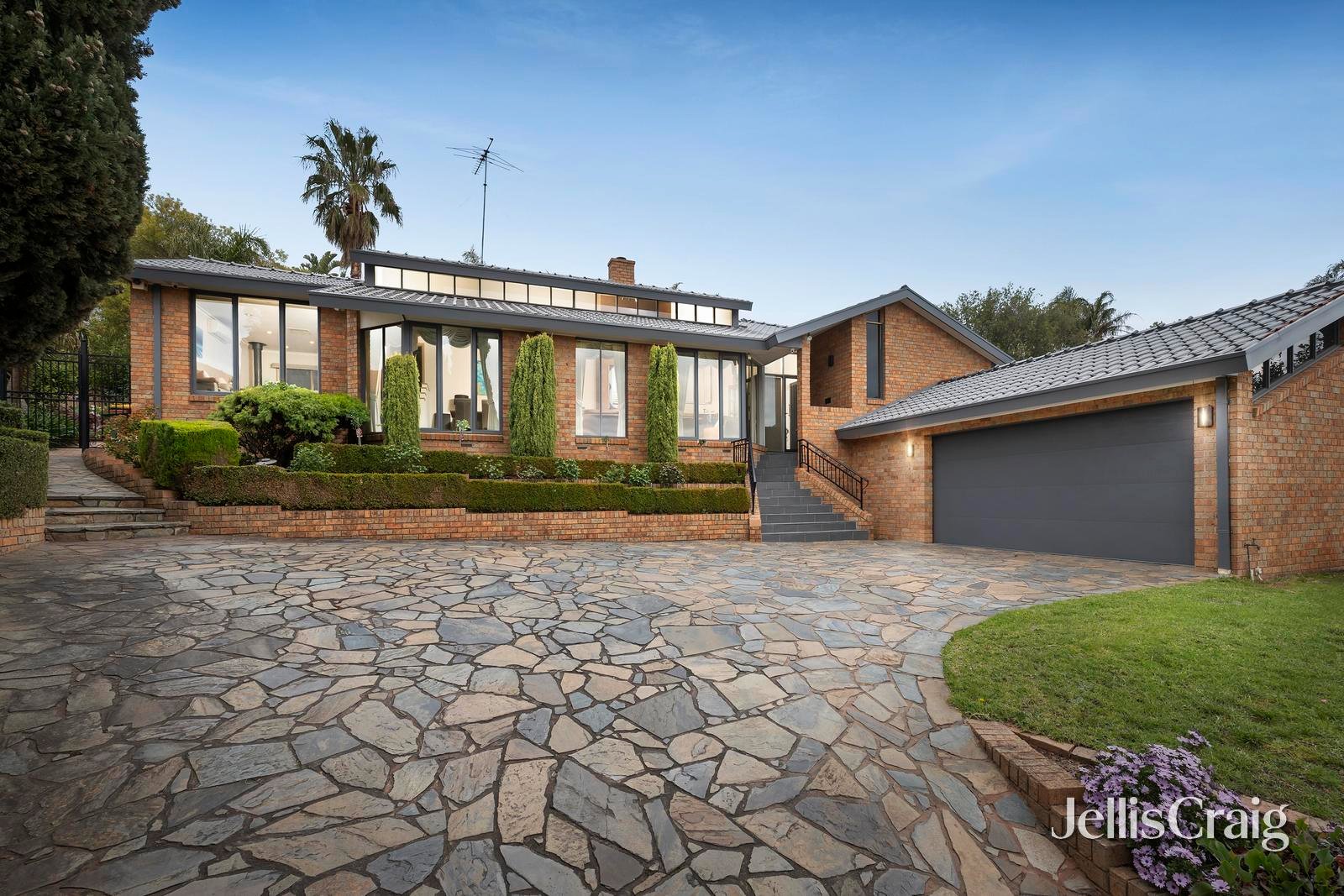 7 Highleigh Court, Mooroolbark image 1