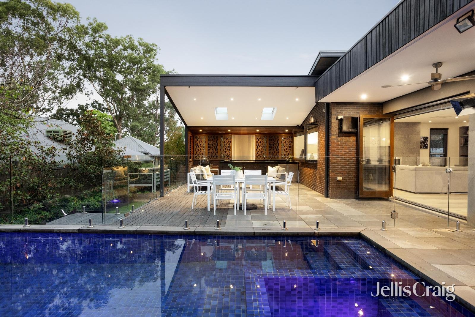7 Hill Mews, Eltham image 2