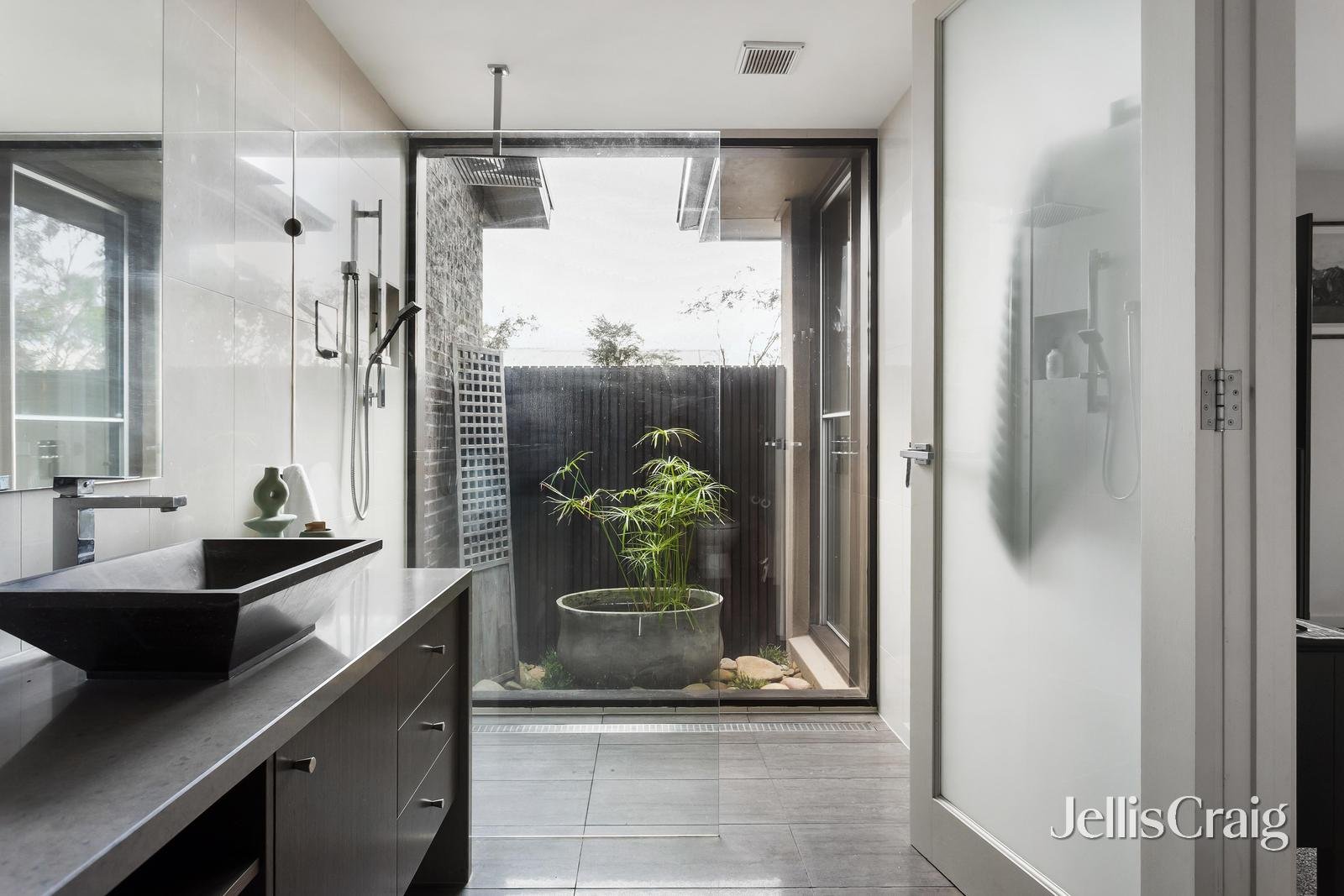 7 Hill Mews, Eltham image 8