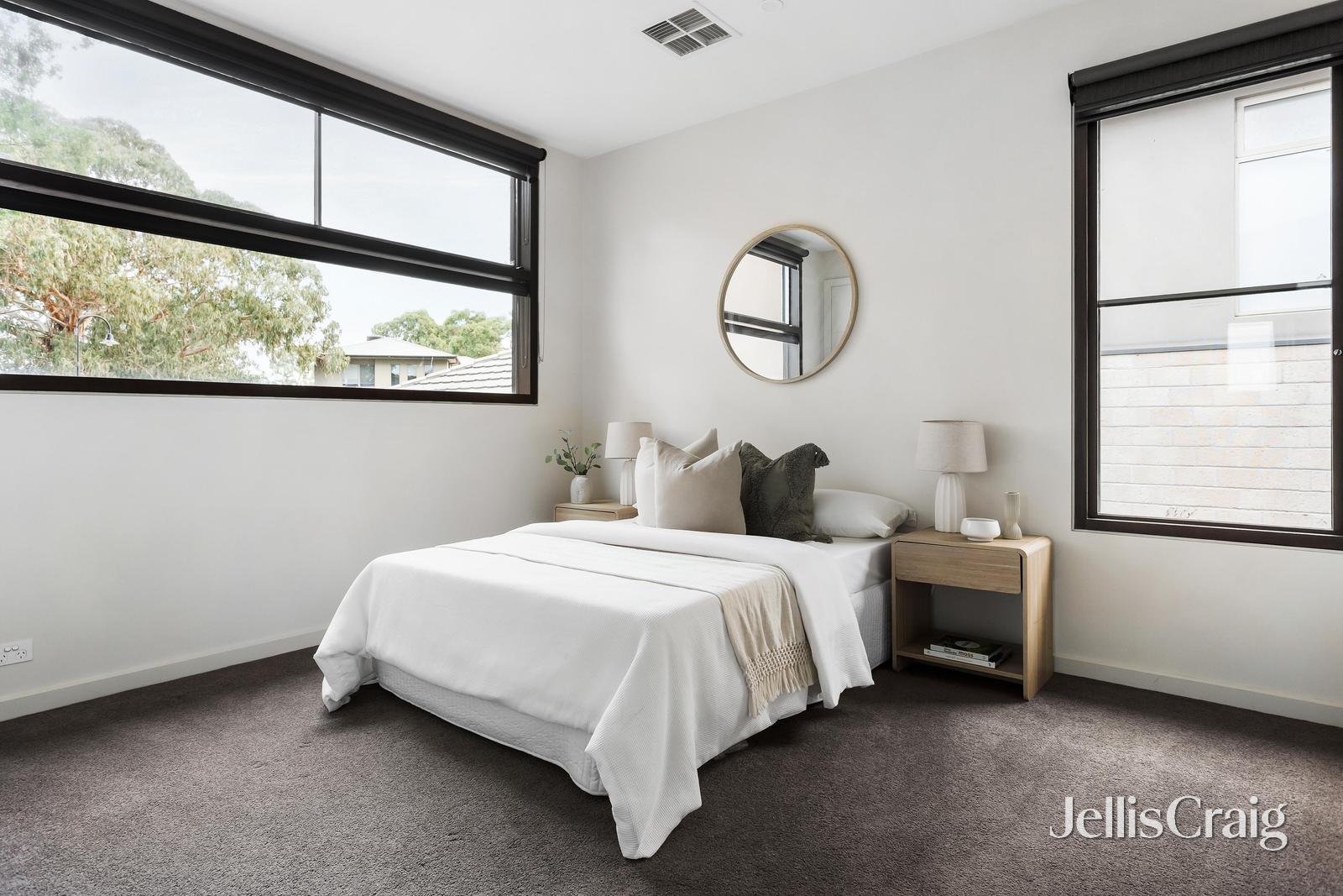 7 Hill Mews, Eltham image 14
