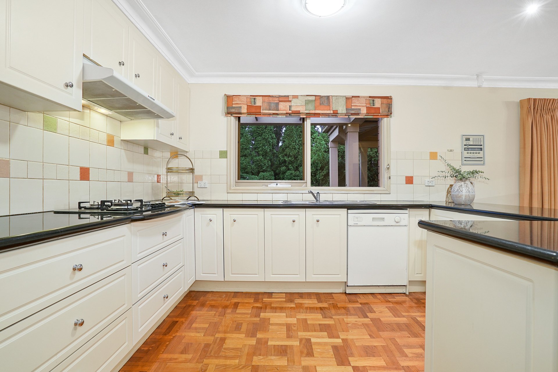 7 Hoadley Crescent, Burwood East image 2