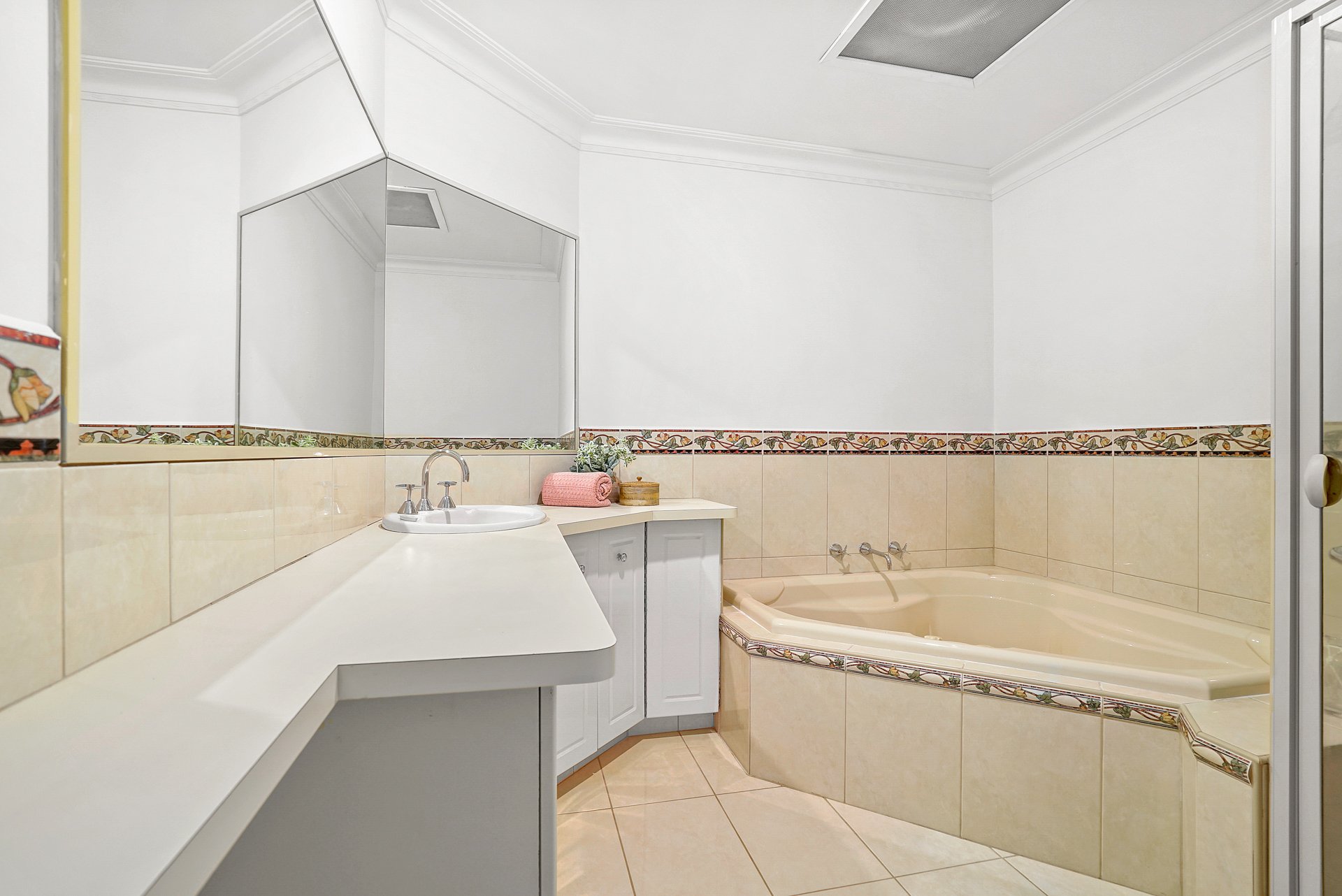 7 Hoadley Crescent, Burwood East image 12
