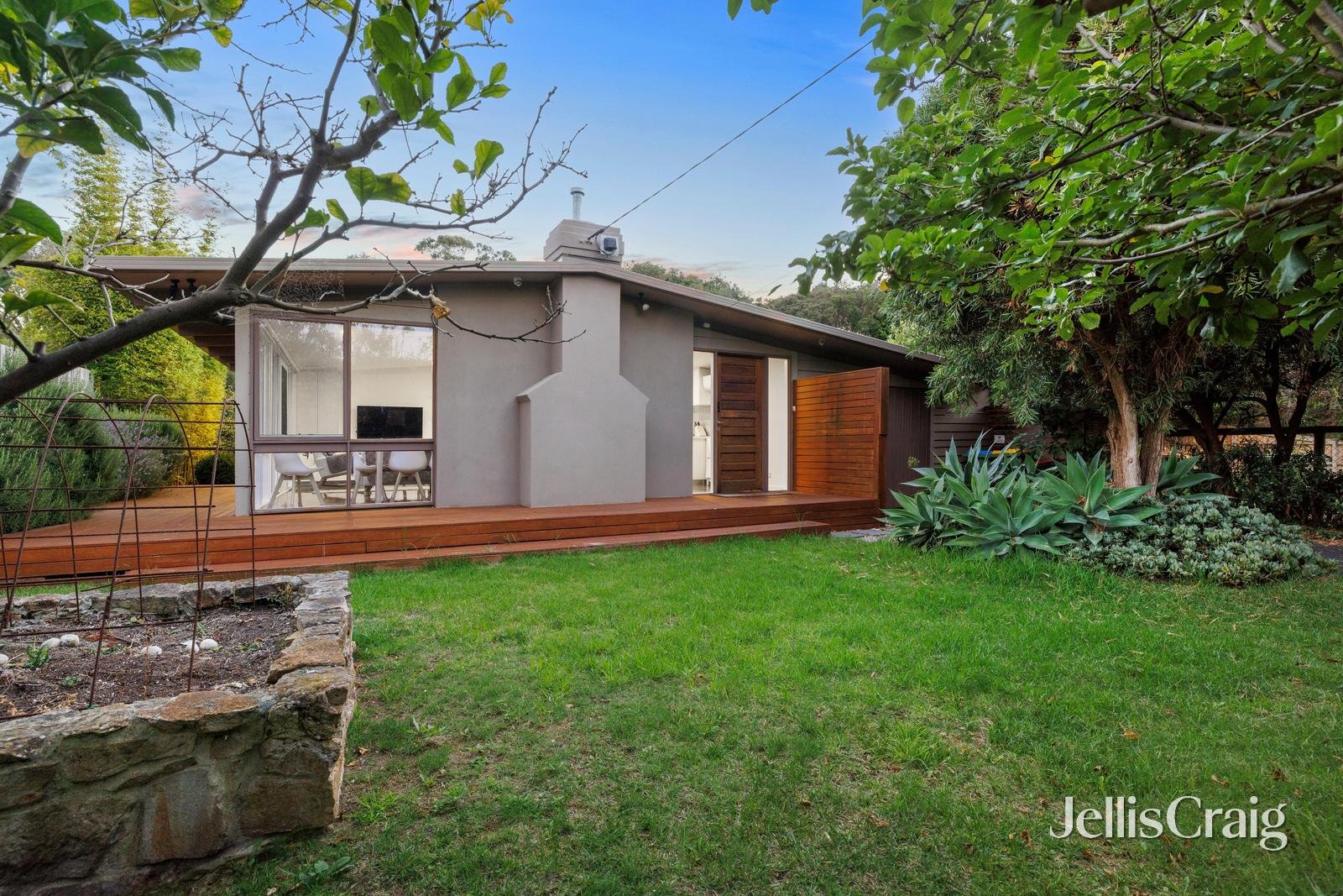 7 Holden Road, Rye image 3