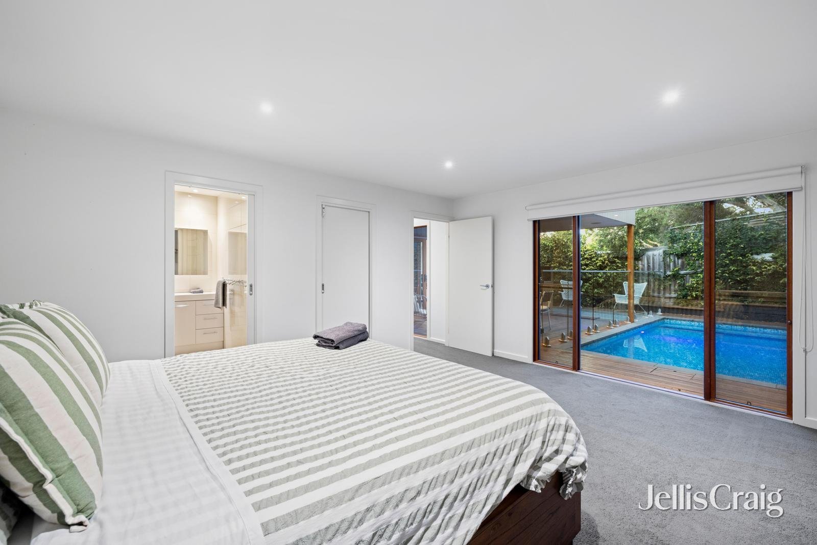 7 Holden Road, Rye image 10