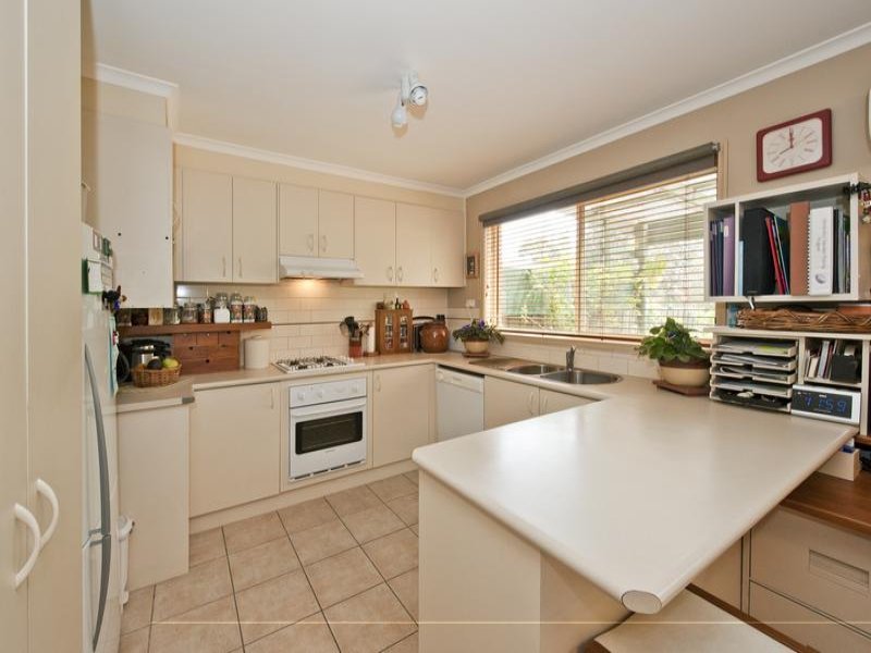 7 Hotham Retreat, Burwood East image 1