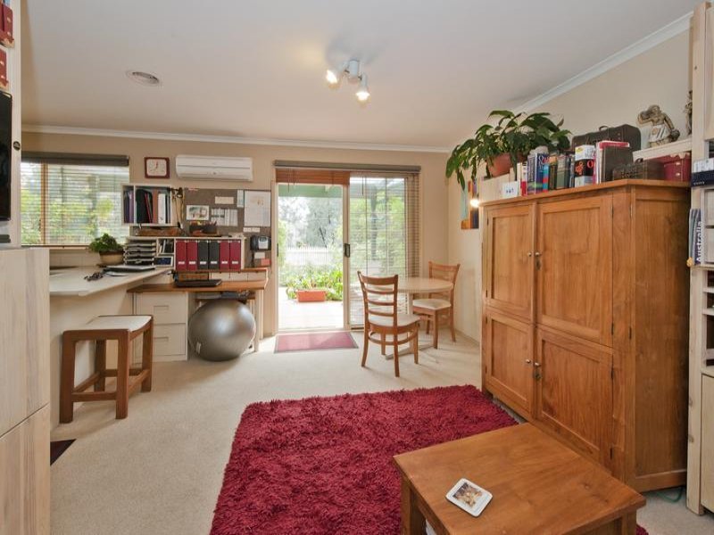 7 Hotham Retreat, Burwood East image 2