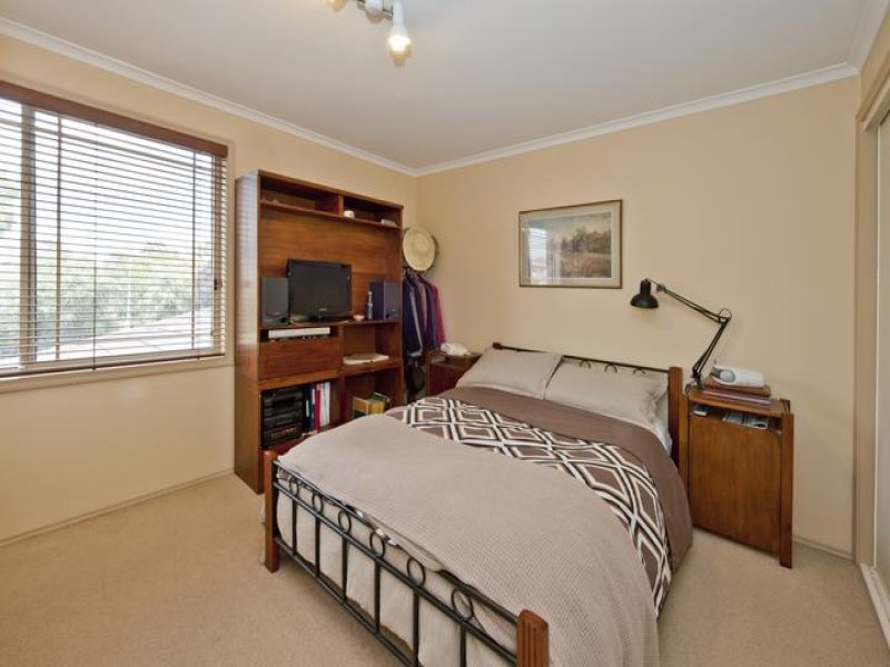 7 Hotham Retreat, Burwood East image 4