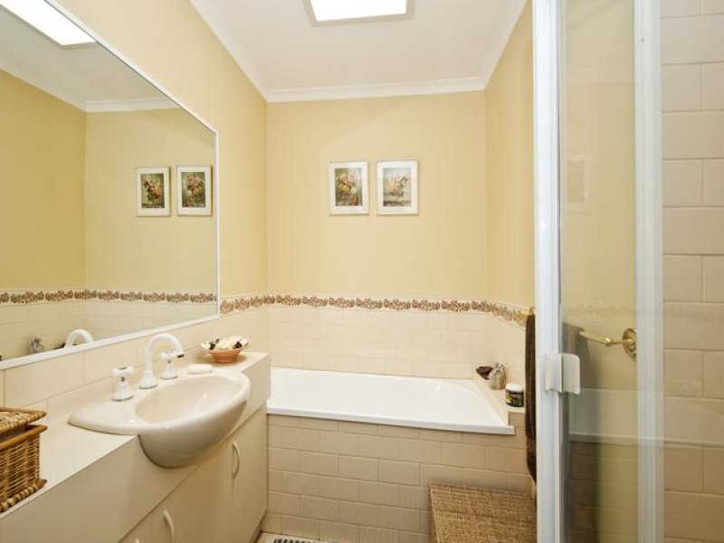 7 Hotham Retreat, Burwood East image 5