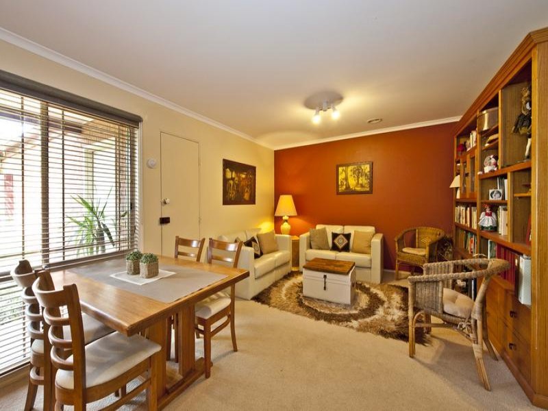 7 Hotham Retreat, Burwood East image 3
