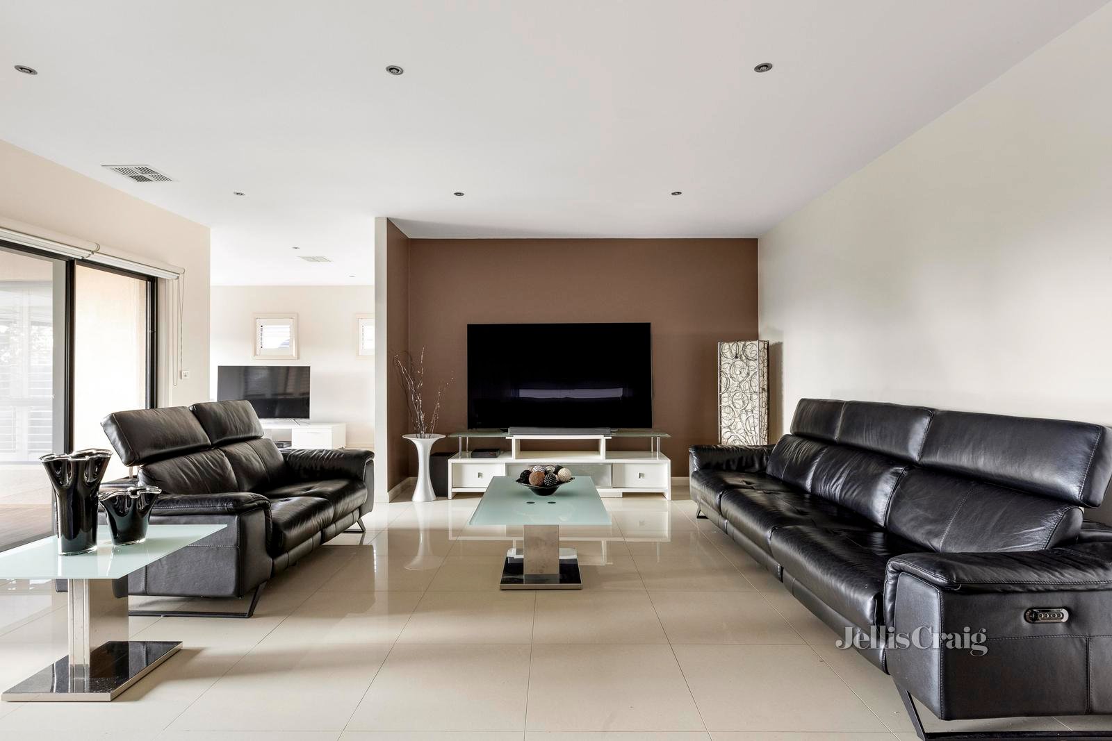 7 Hutmil Drive, South Morang image 7