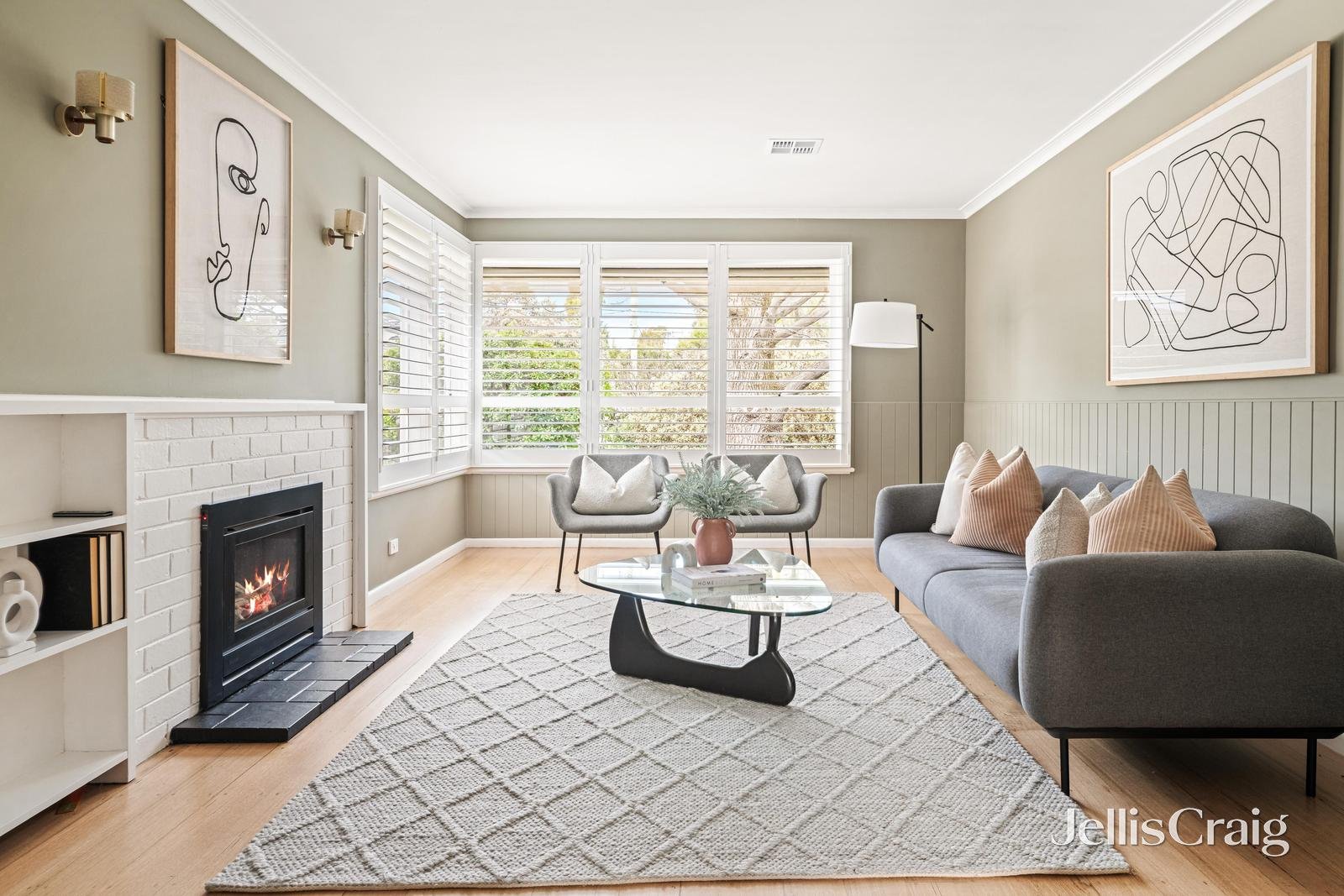 7 Jacaranda Avenue, Cheltenham image 2
