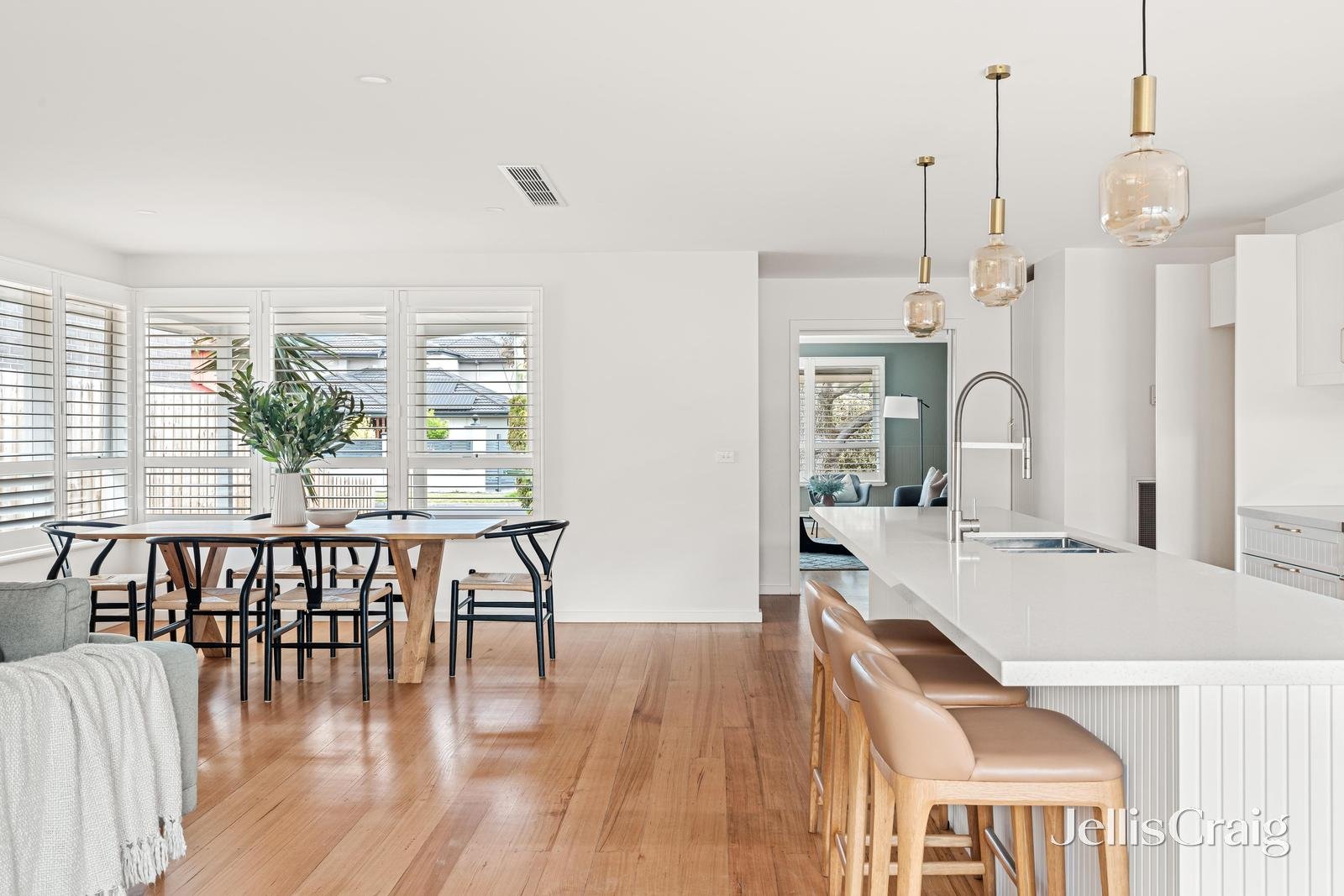 7 Jacaranda Avenue, Cheltenham image 8