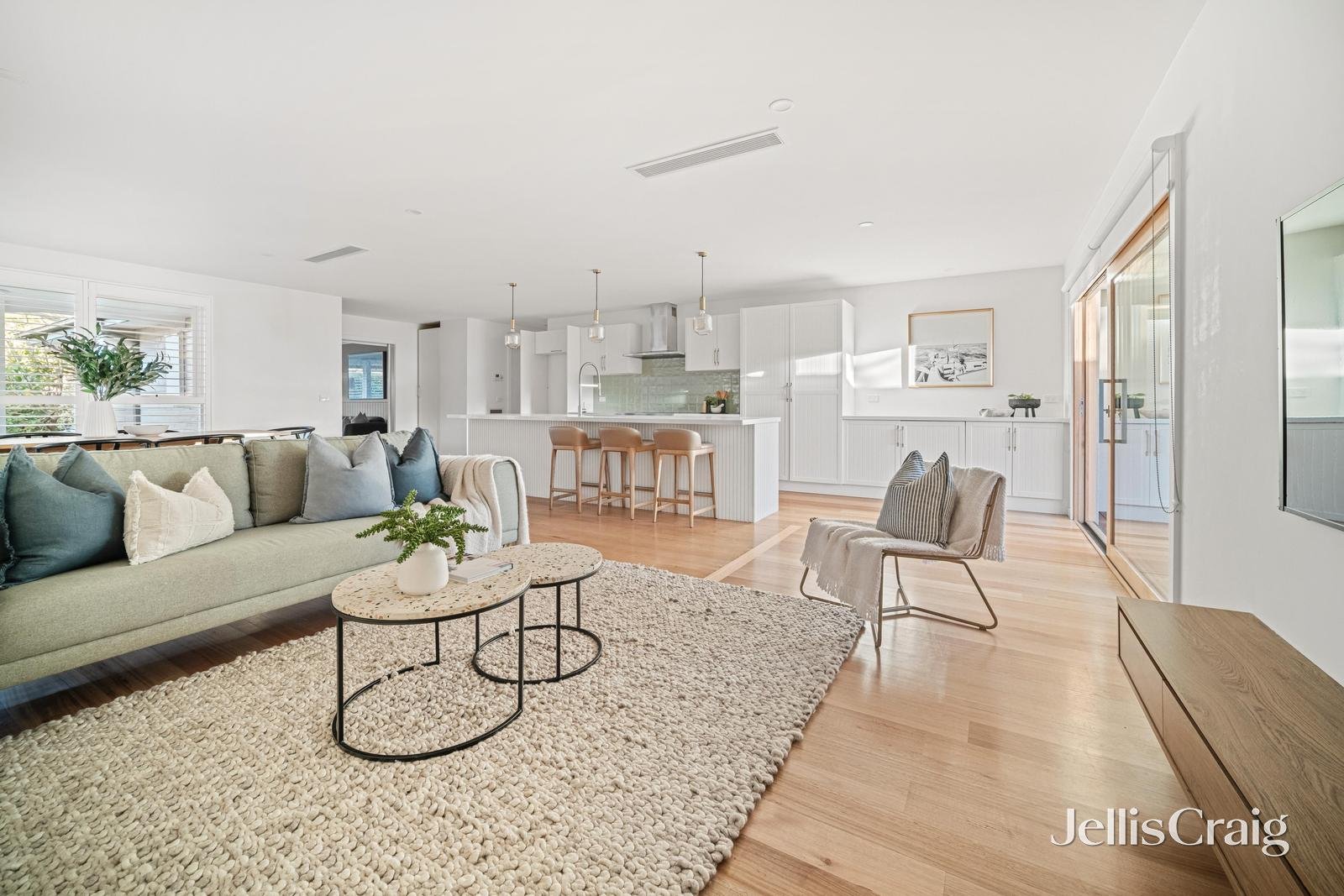 7 Jacaranda Avenue, Cheltenham image 10