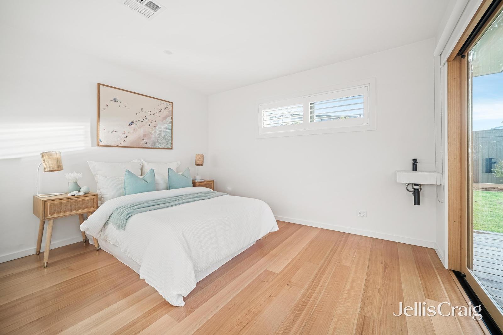 7 Jacaranda Avenue, Cheltenham image 14
