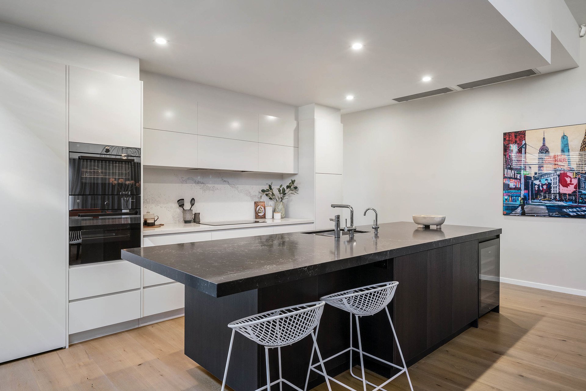 7 Joyce Street, Elwood image 6