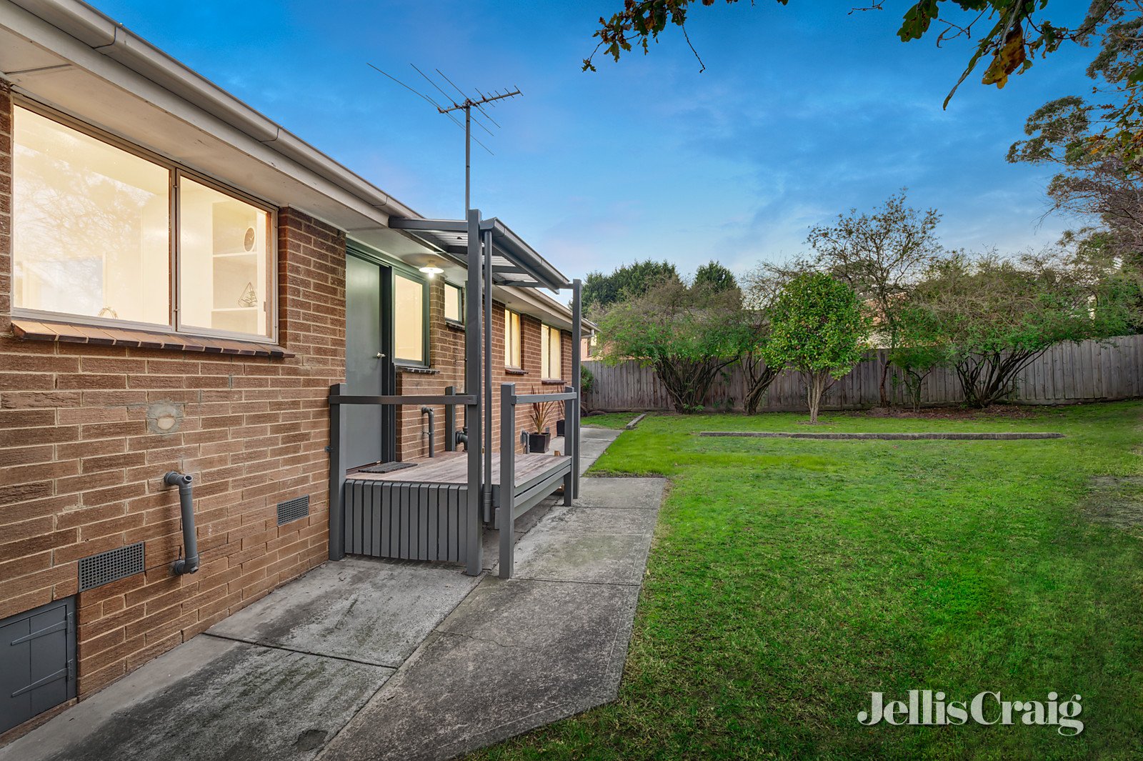 7 Juliana Court, Croydon image 8