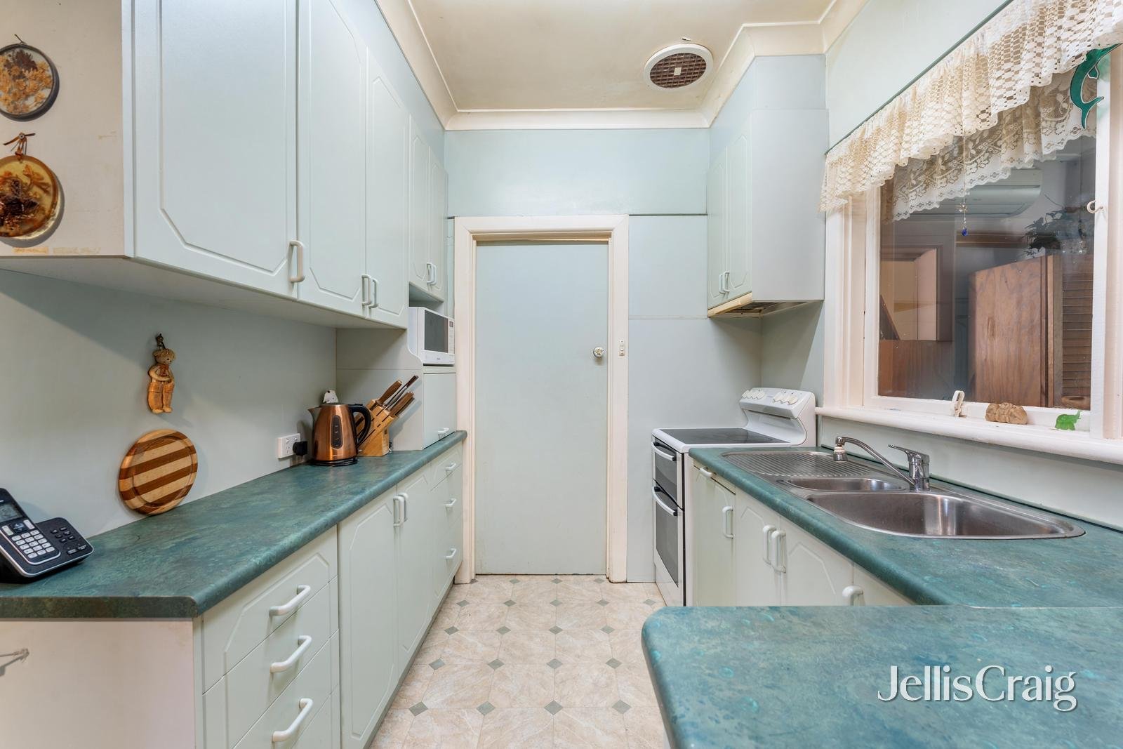 7 Justina Street, Blackburn image 4