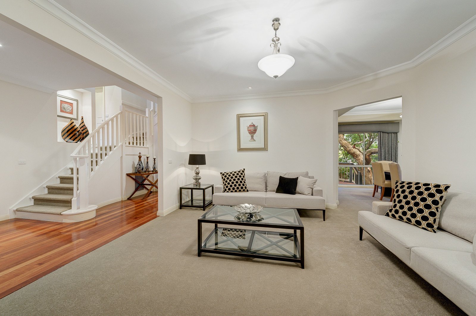 7 Karens Close, Mitcham image 2