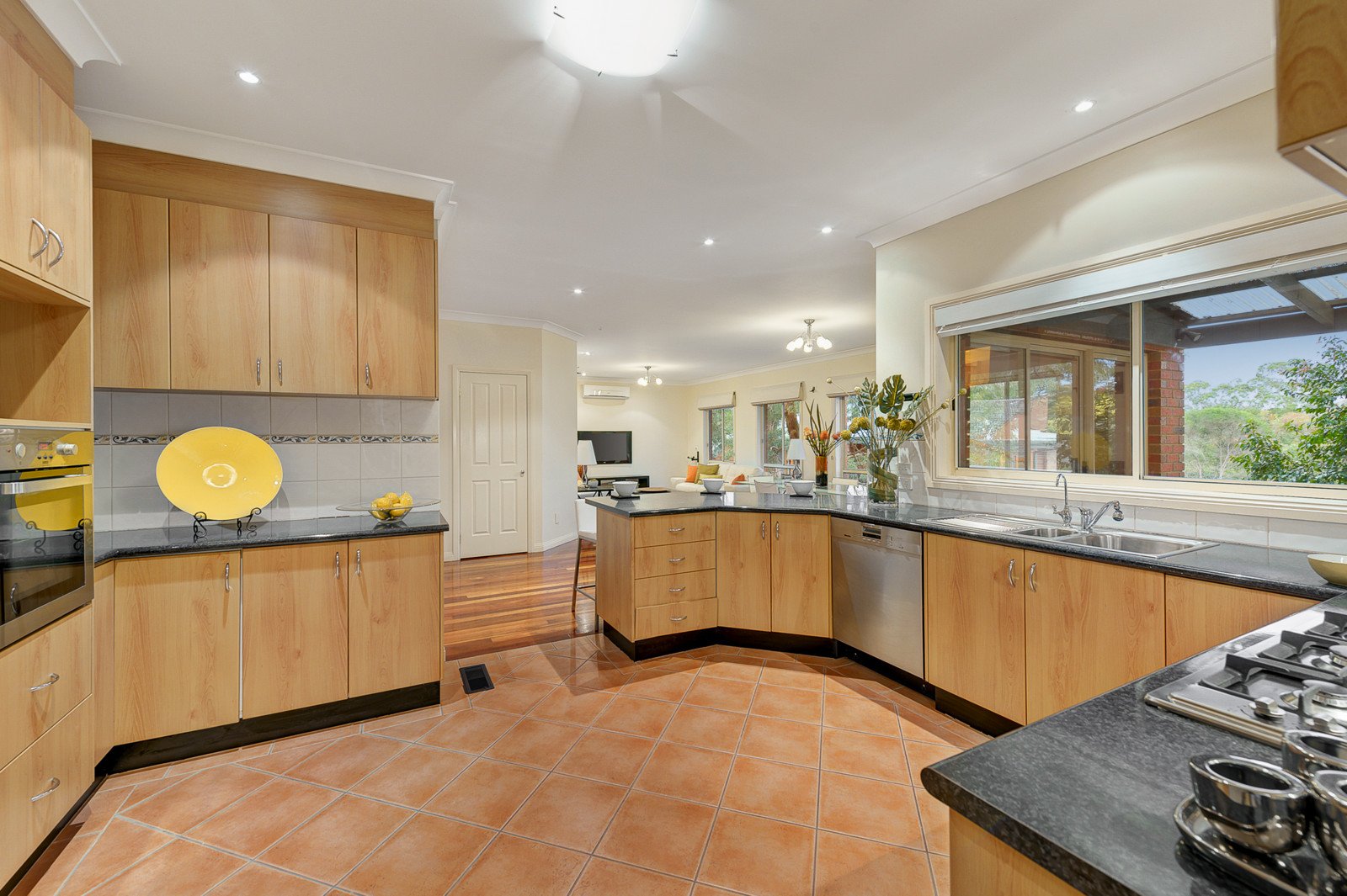 7 Karens Close, Mitcham image 6