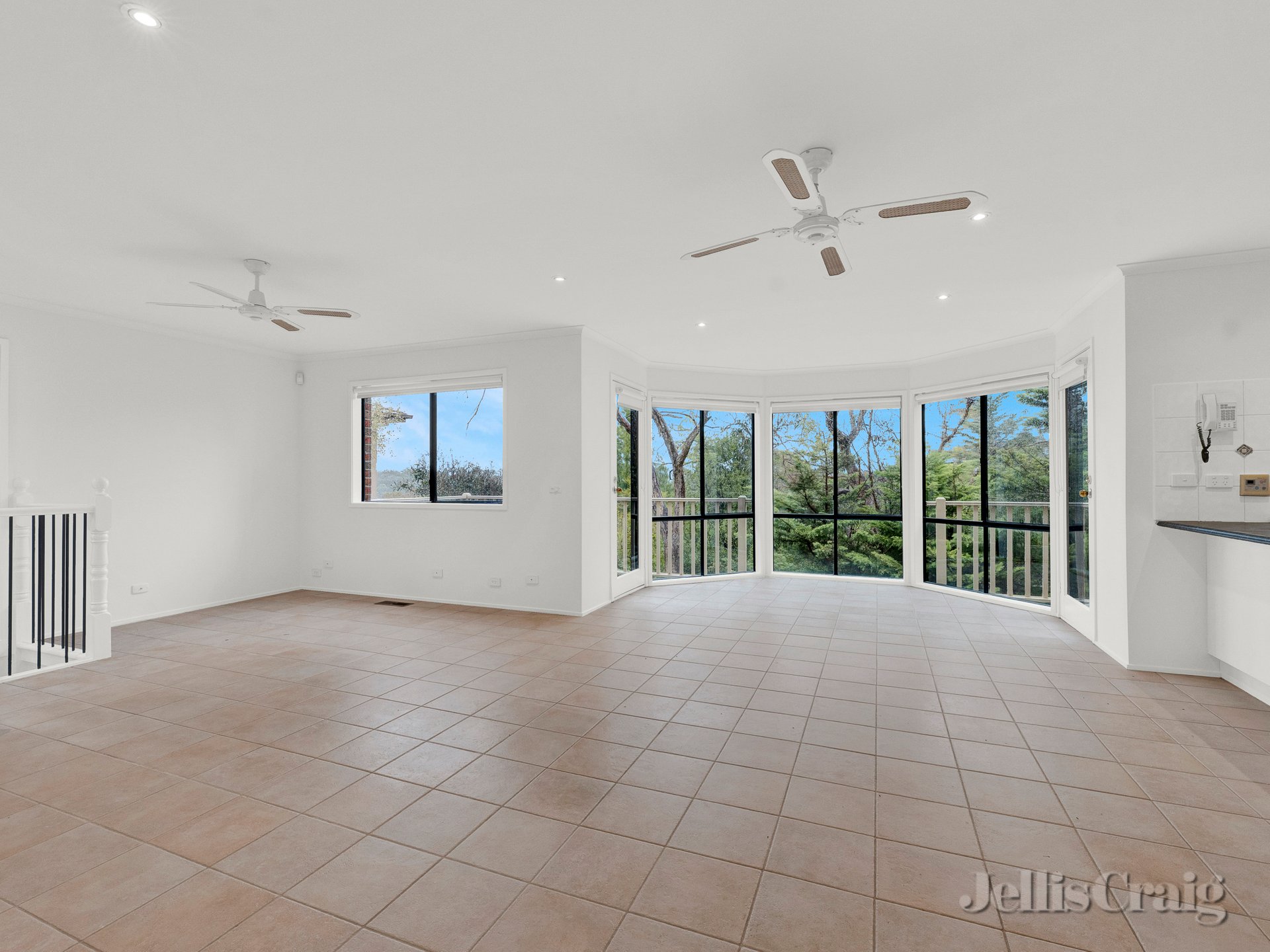 7 Kimberley Close, Eltham image 3