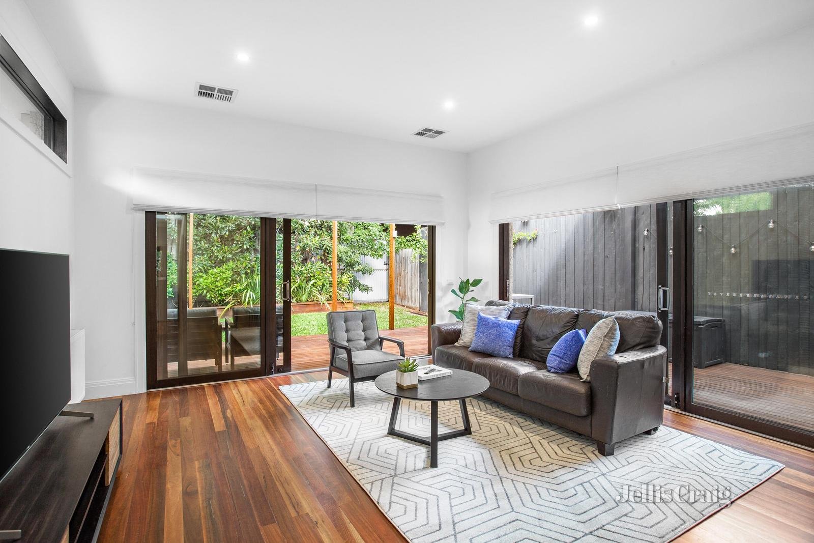 7 Langham Place, Hawthorn East image 3